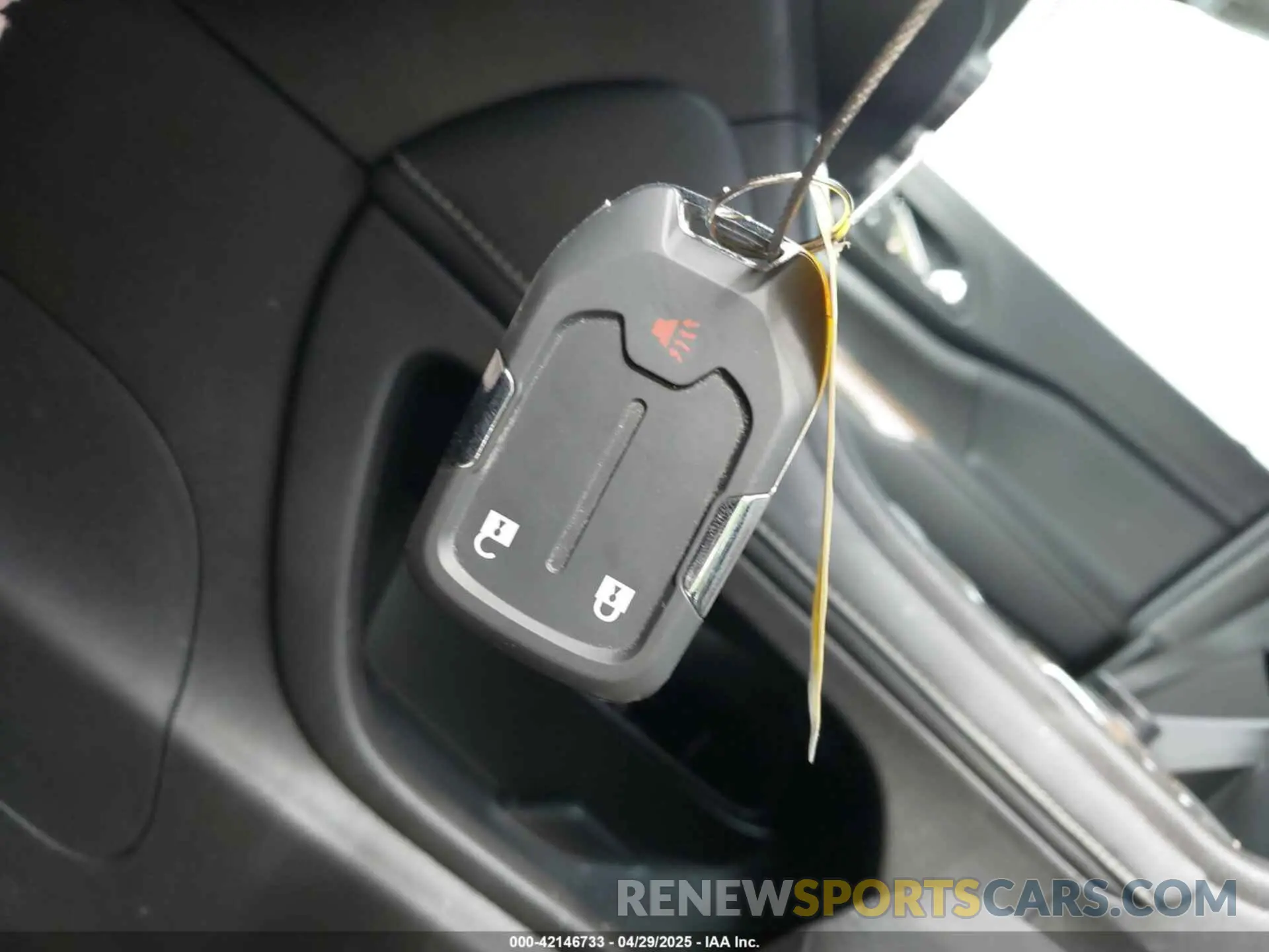 11 Photograph of a damaged car 1GKKNKL40NZ160990 GMC ACADIA 2022