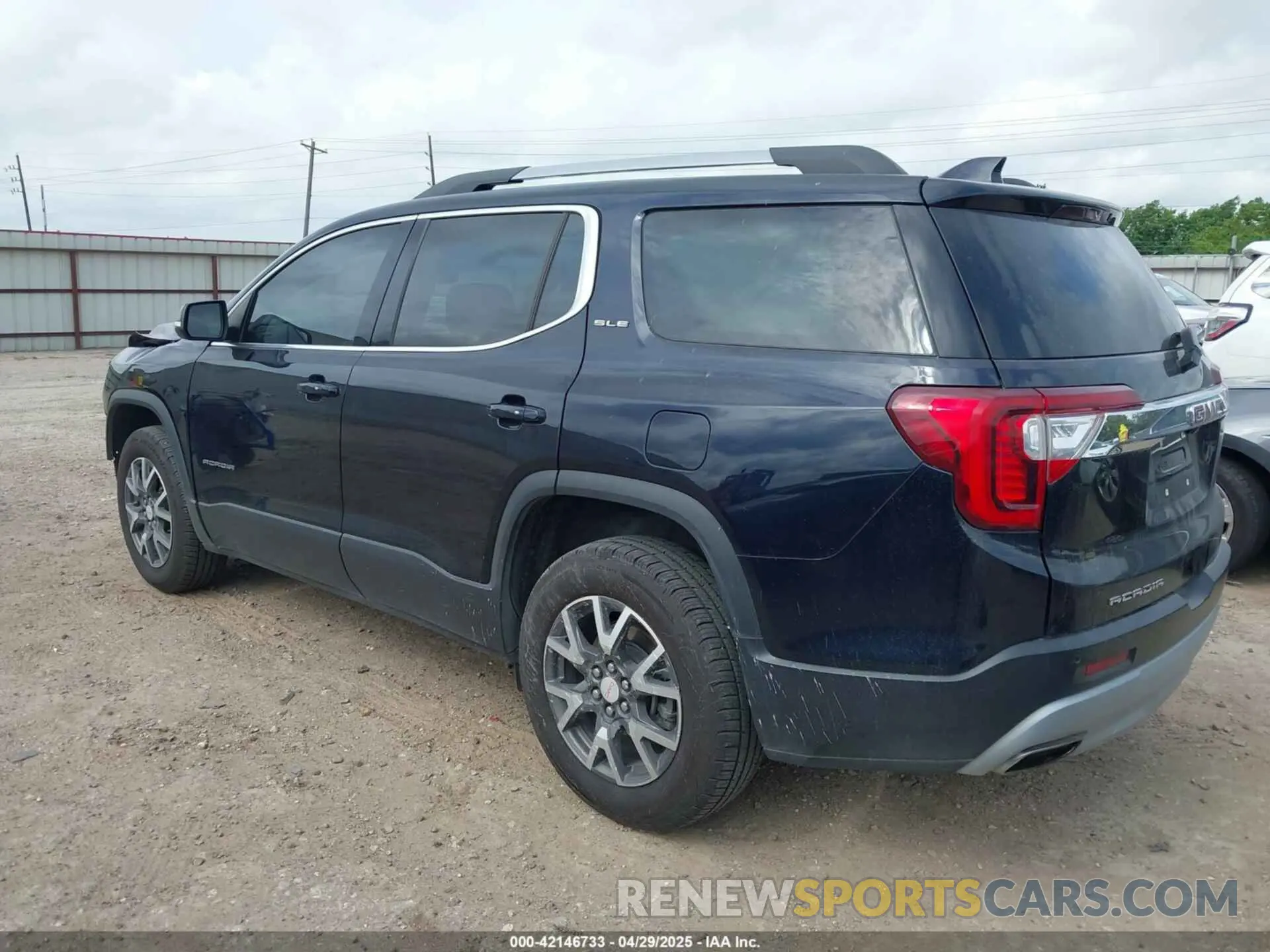3 Photograph of a damaged car 1GKKNKL40NZ160990 GMC ACADIA 2022