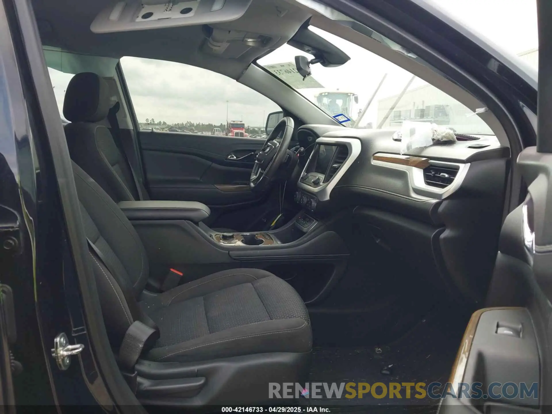 5 Photograph of a damaged car 1GKKNKL40NZ160990 GMC ACADIA 2022