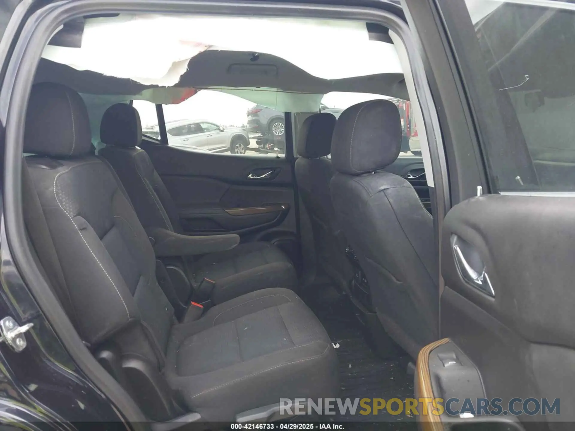8 Photograph of a damaged car 1GKKNKL40NZ160990 GMC ACADIA 2022