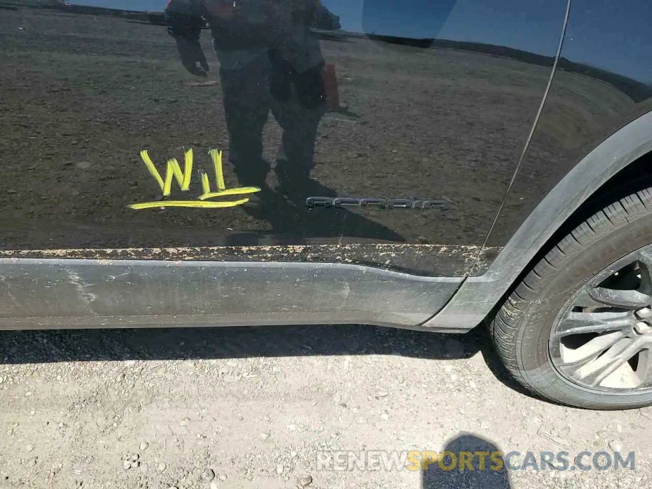 13 Photograph of a damaged car 1GKKNKL42NZ101469 GMC ACADIA 2022