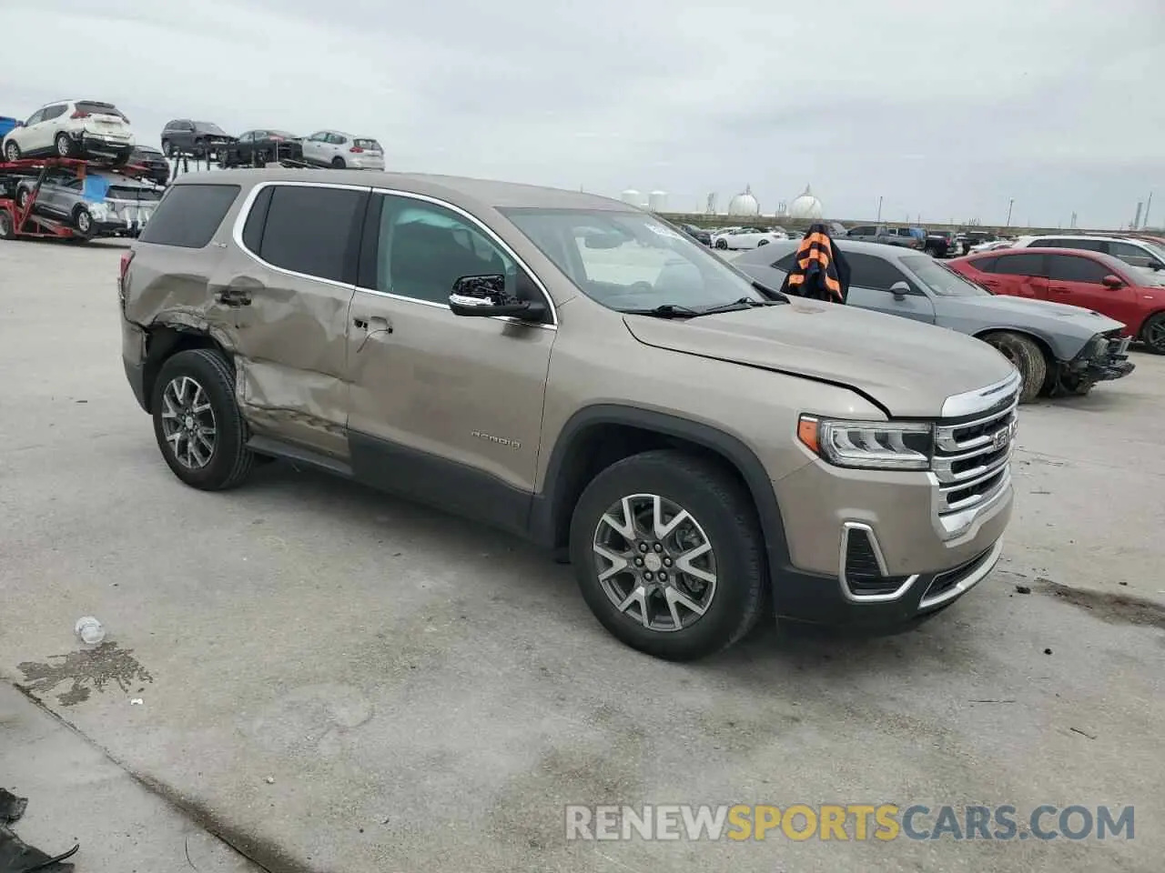 4 Photograph of a damaged car 1GKKNKL42NZ135170 GMC ACADIA 2022