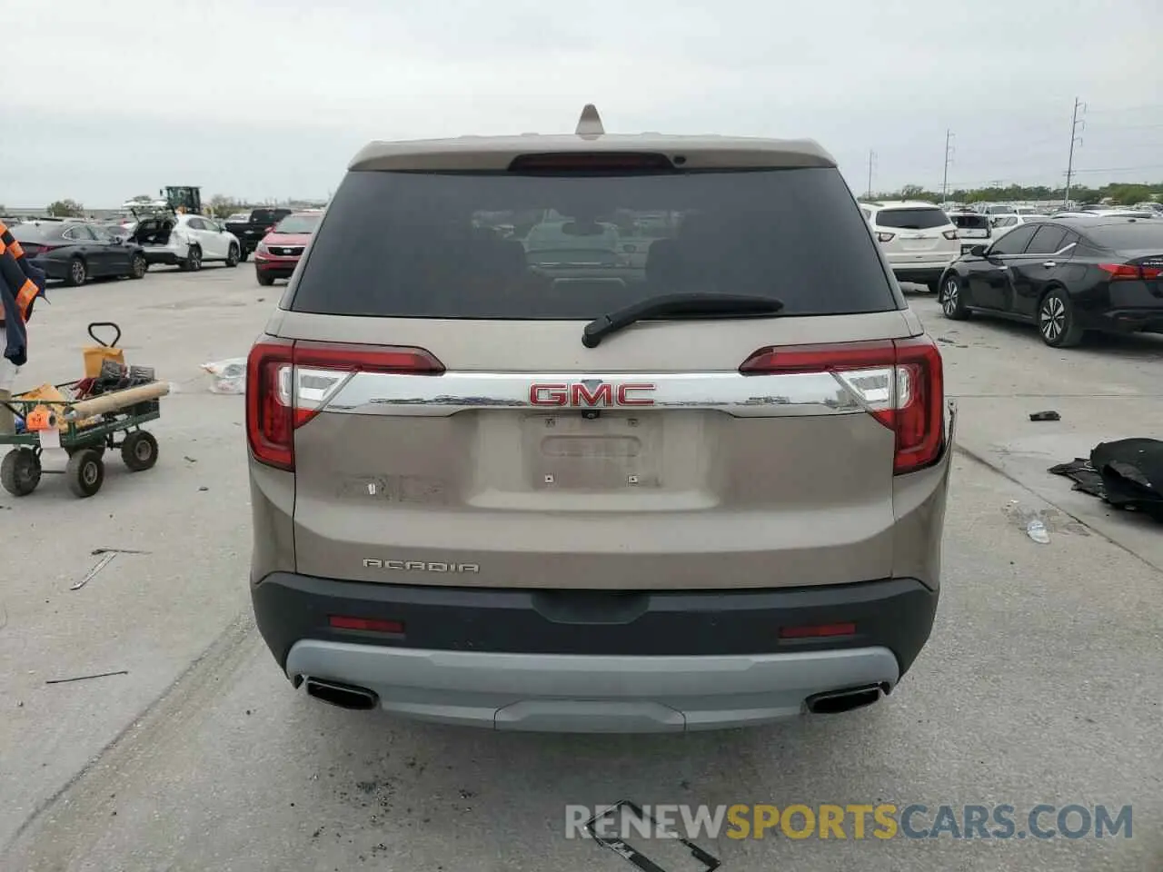 6 Photograph of a damaged car 1GKKNKL42NZ135170 GMC ACADIA 2022