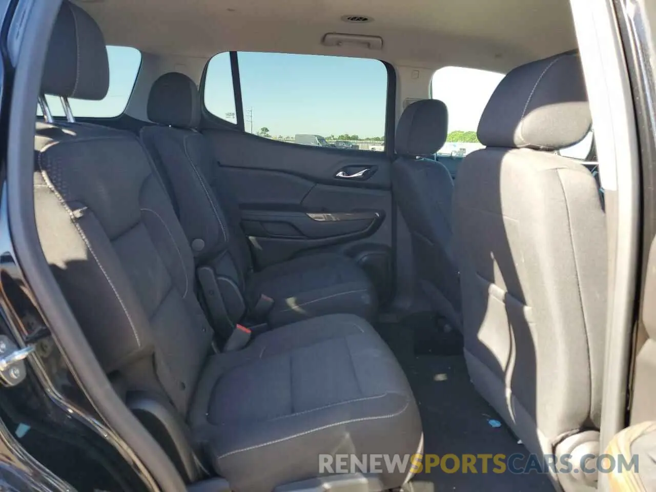 11 Photograph of a damaged car 1GKKNKL42NZ173580 GMC ACADIA 2022