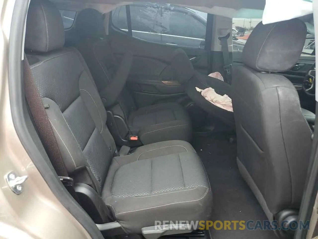 11 Photograph of a damaged car 1GKKNKL44NZ128477 GMC ACADIA 2022