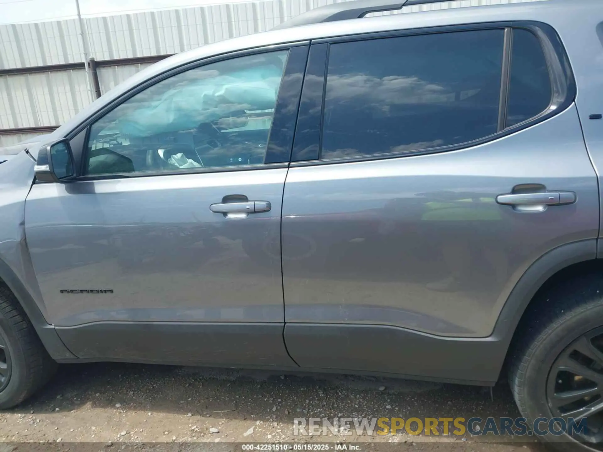14 Photograph of a damaged car 1GKKNKL45NZ117388 GMC ACADIA 2022