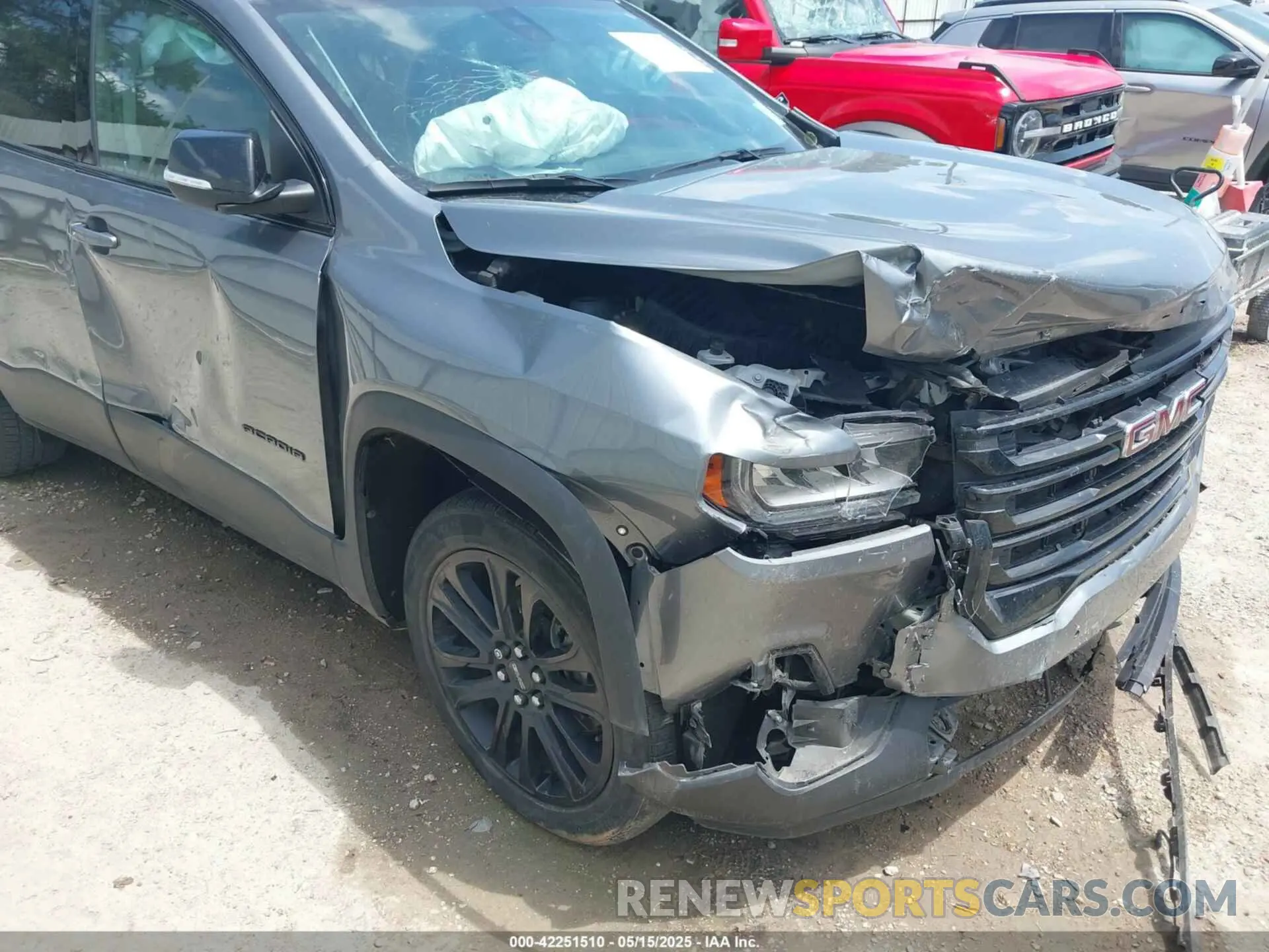 6 Photograph of a damaged car 1GKKNKL45NZ117388 GMC ACADIA 2022