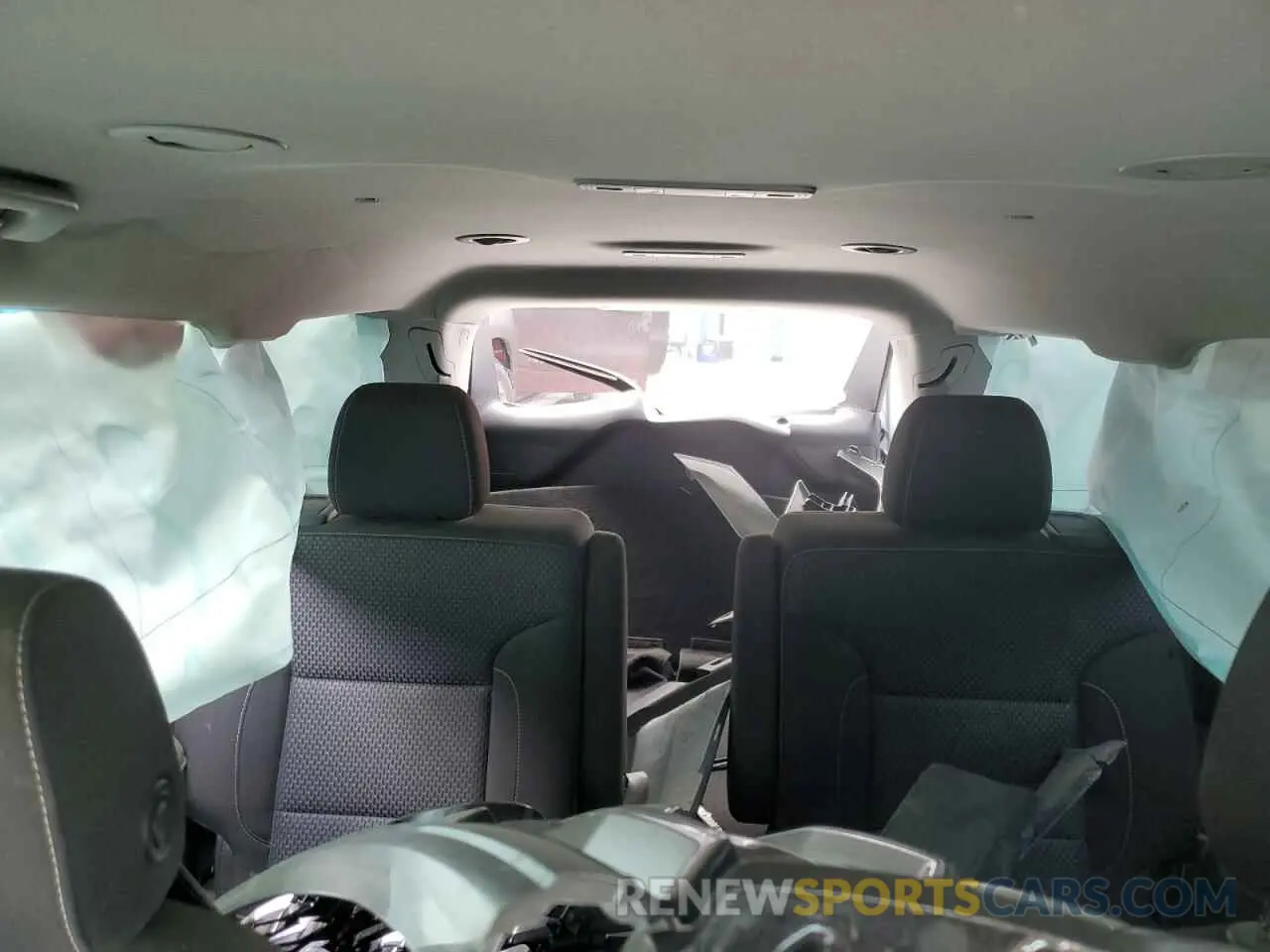 10 Photograph of a damaged car 1GKKNKL45NZ135812 GMC ACADIA 2022