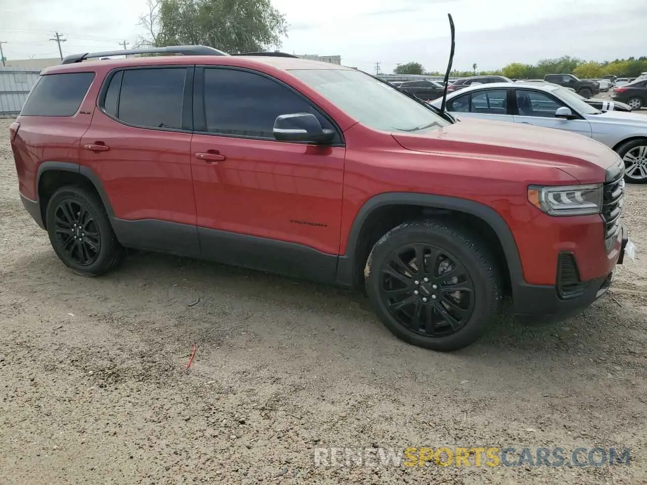 4 Photograph of a damaged car 1GKKNKL46NZ109963 GMC ACADIA 2022
