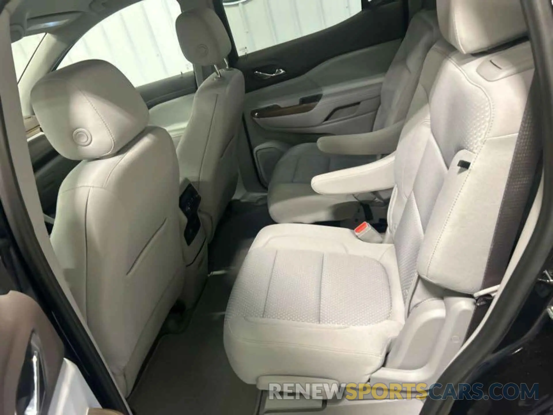 1 Photograph of a damaged car 1GKKNKL47NZ128358 GMC ACADIA 2022