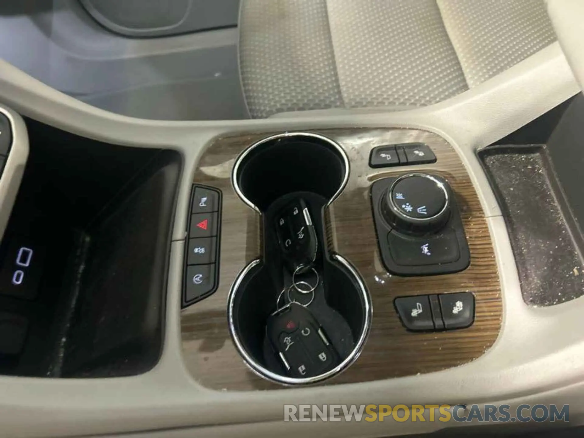 2 Photograph of a damaged car 1GKKNKL47NZ128358 GMC ACADIA 2022