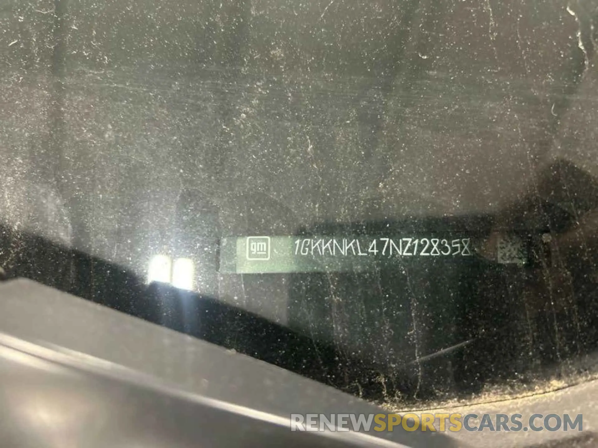 8 Photograph of a damaged car 1GKKNKL47NZ128358 GMC ACADIA 2022