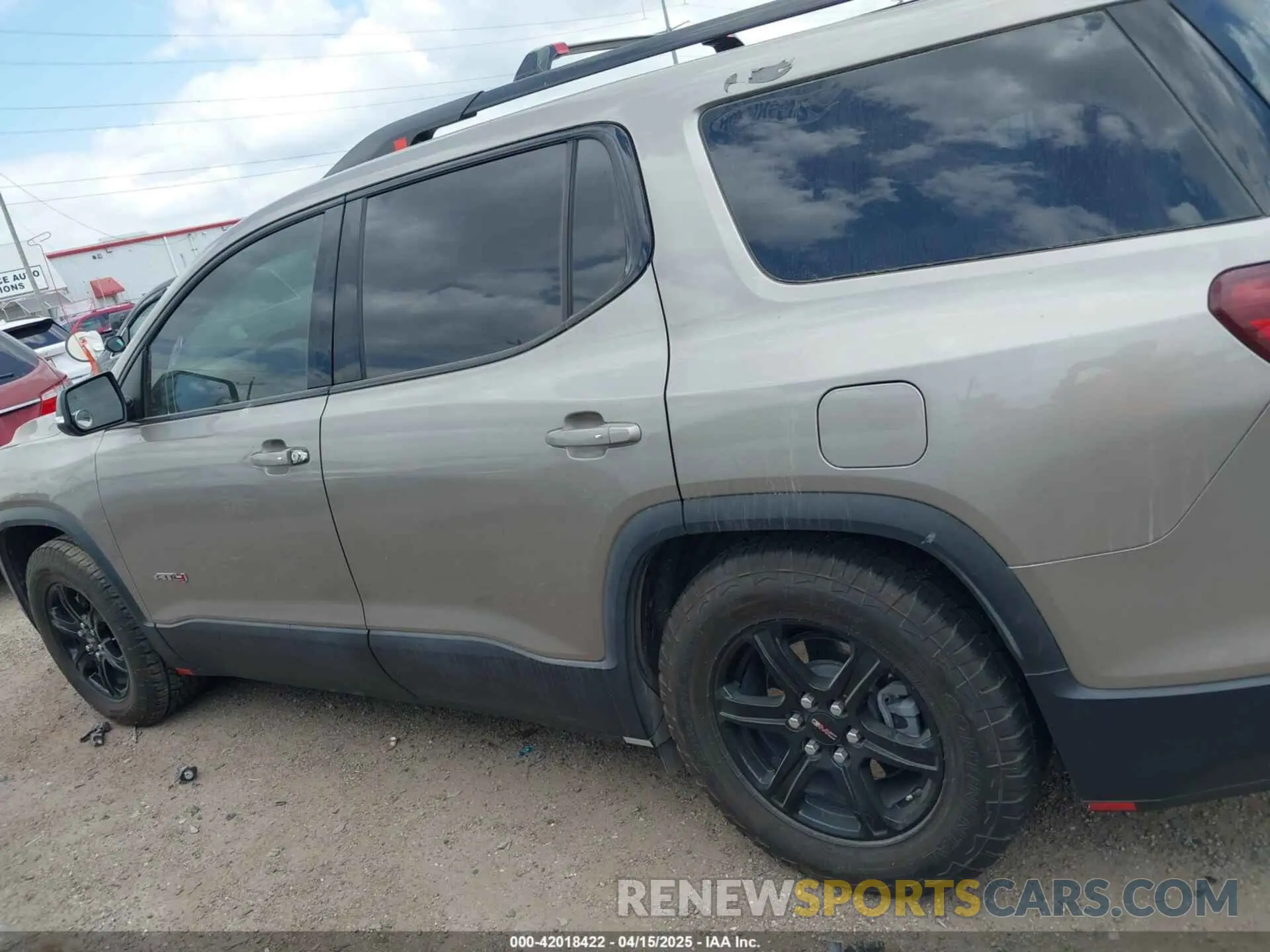 15 Photograph of a damaged car 1GKKNLLS1NZ178645 GMC ACADIA 2022