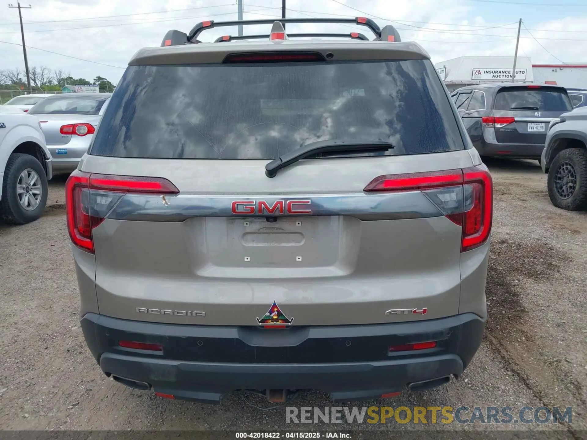 17 Photograph of a damaged car 1GKKNLLS1NZ178645 GMC ACADIA 2022