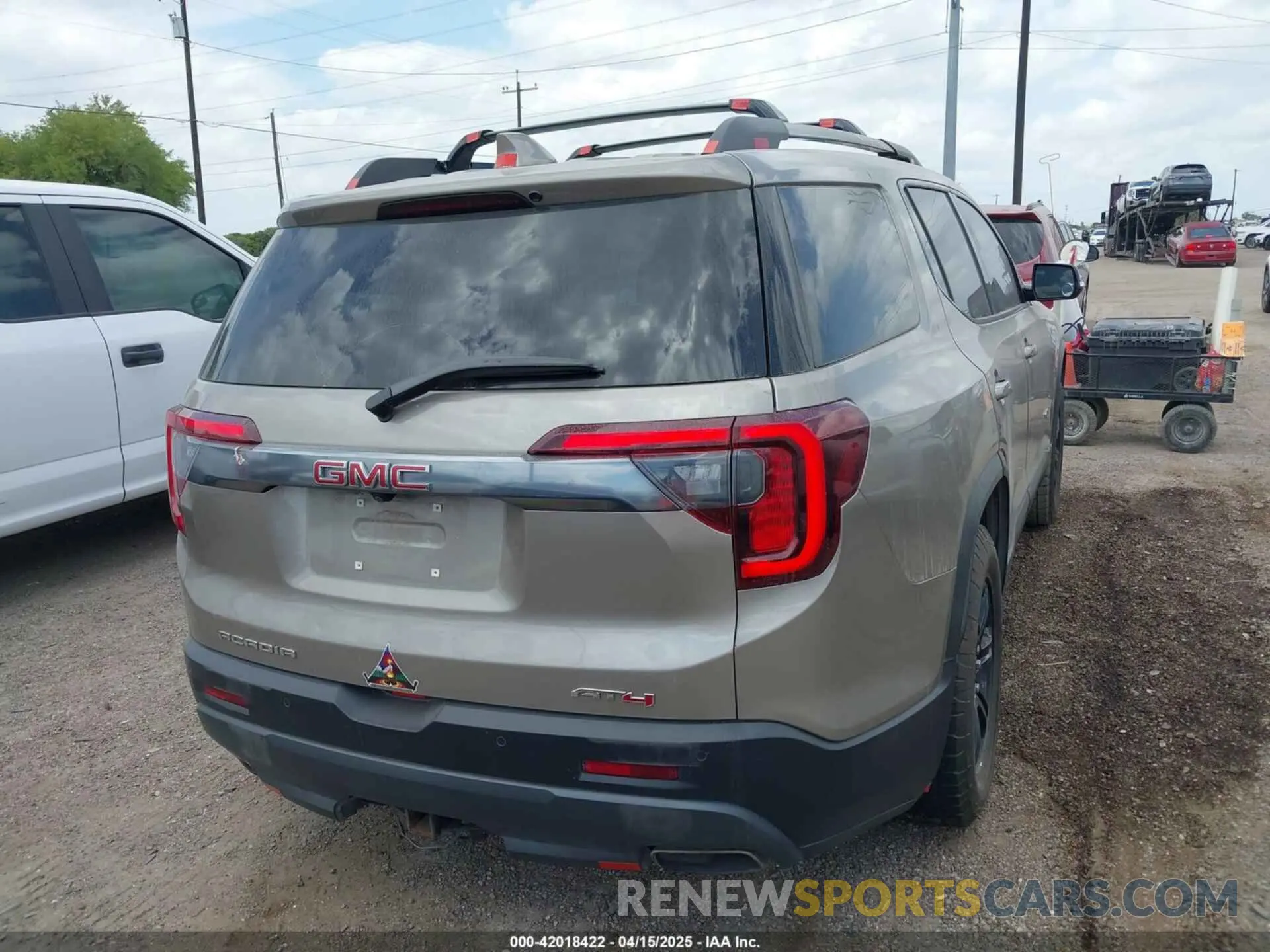 4 Photograph of a damaged car 1GKKNLLS1NZ178645 GMC ACADIA 2022