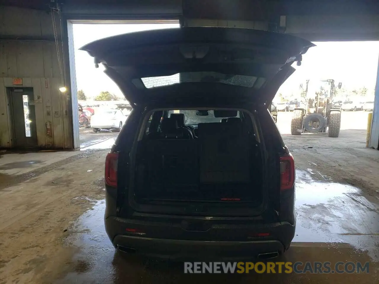 6 Photograph of a damaged car 1GKKNLLS5NZ127570 GMC ACADIA 2022