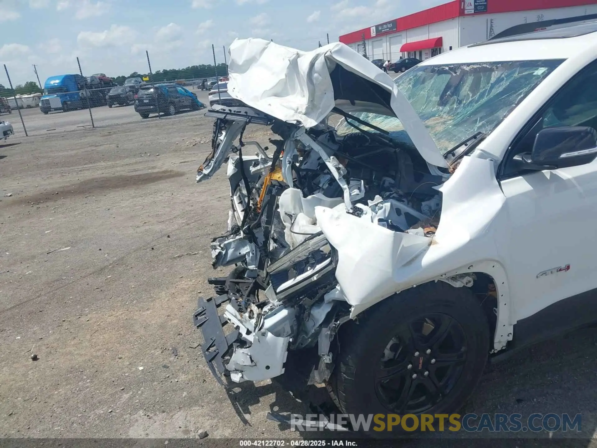18 Photograph of a damaged car 1GKKNLLS6NZ159914 GMC ACADIA 2022