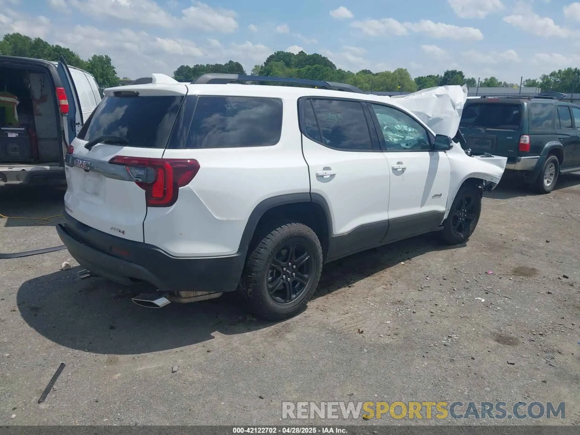 4 Photograph of a damaged car 1GKKNLLS6NZ159914 GMC ACADIA 2022