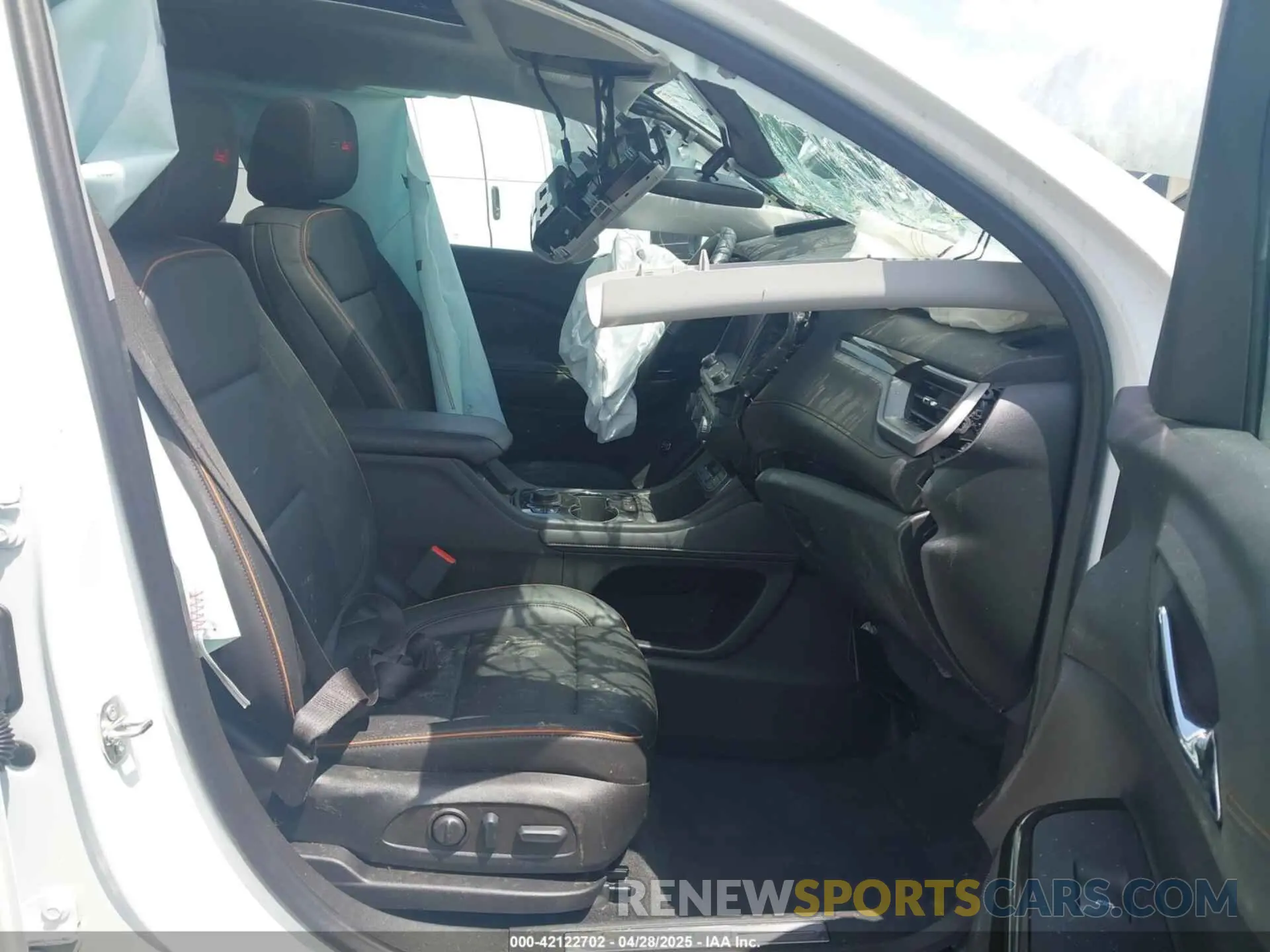 5 Photograph of a damaged car 1GKKNLLS6NZ159914 GMC ACADIA 2022
