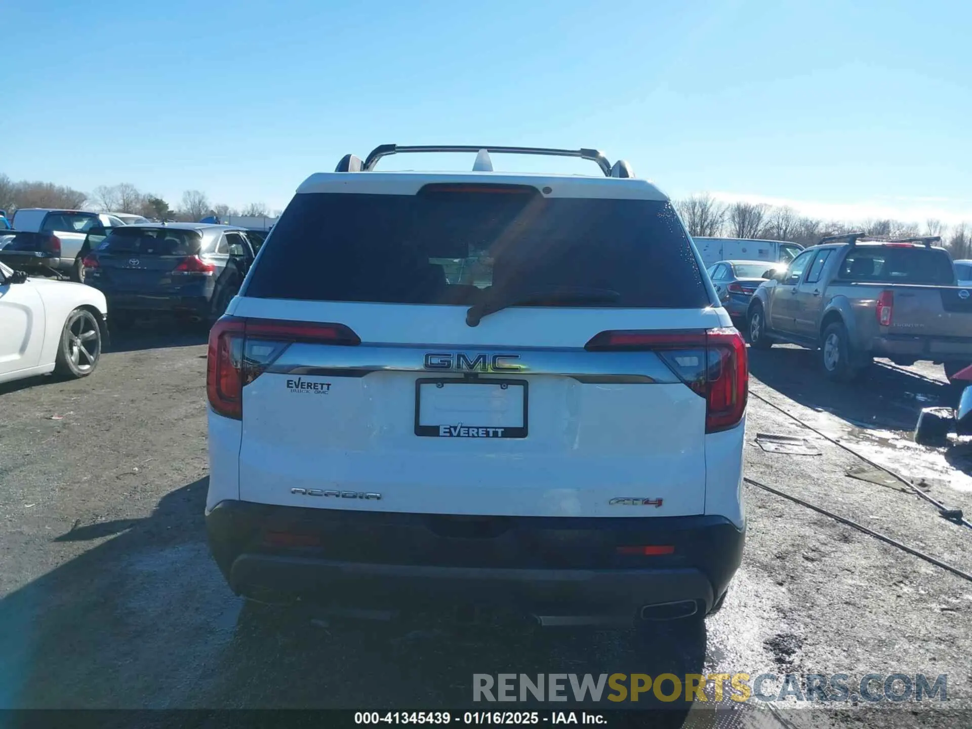 15 Photograph of a damaged car 1GKKNLLS8NZ125747 GMC ACADIA 2022