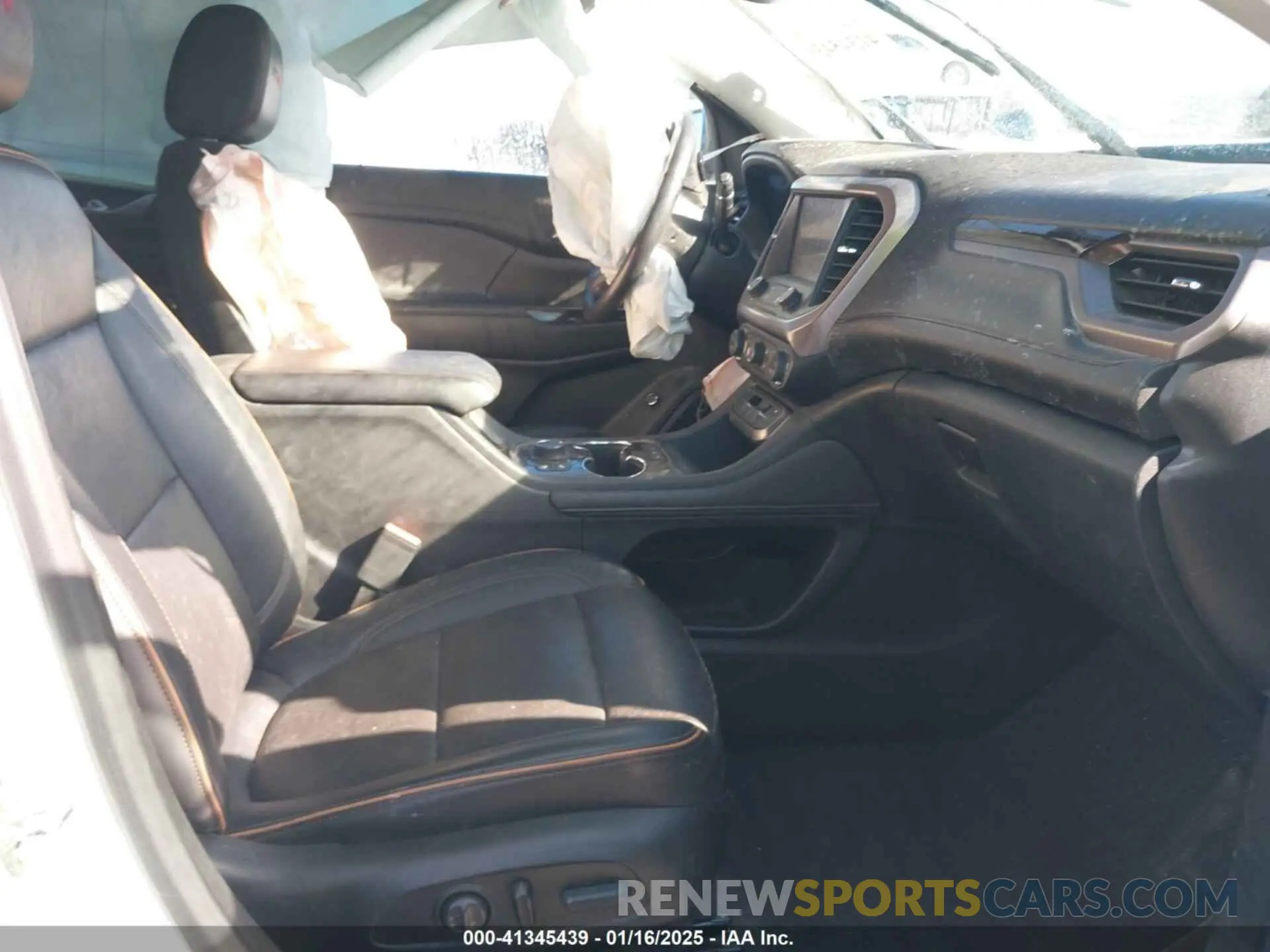 5 Photograph of a damaged car 1GKKNLLS8NZ125747 GMC ACADIA 2022