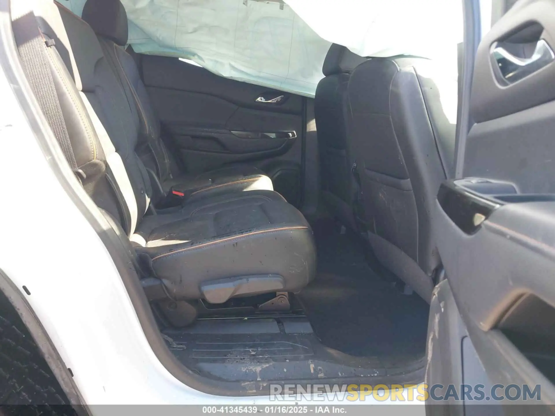8 Photograph of a damaged car 1GKKNLLS8NZ125747 GMC ACADIA 2022