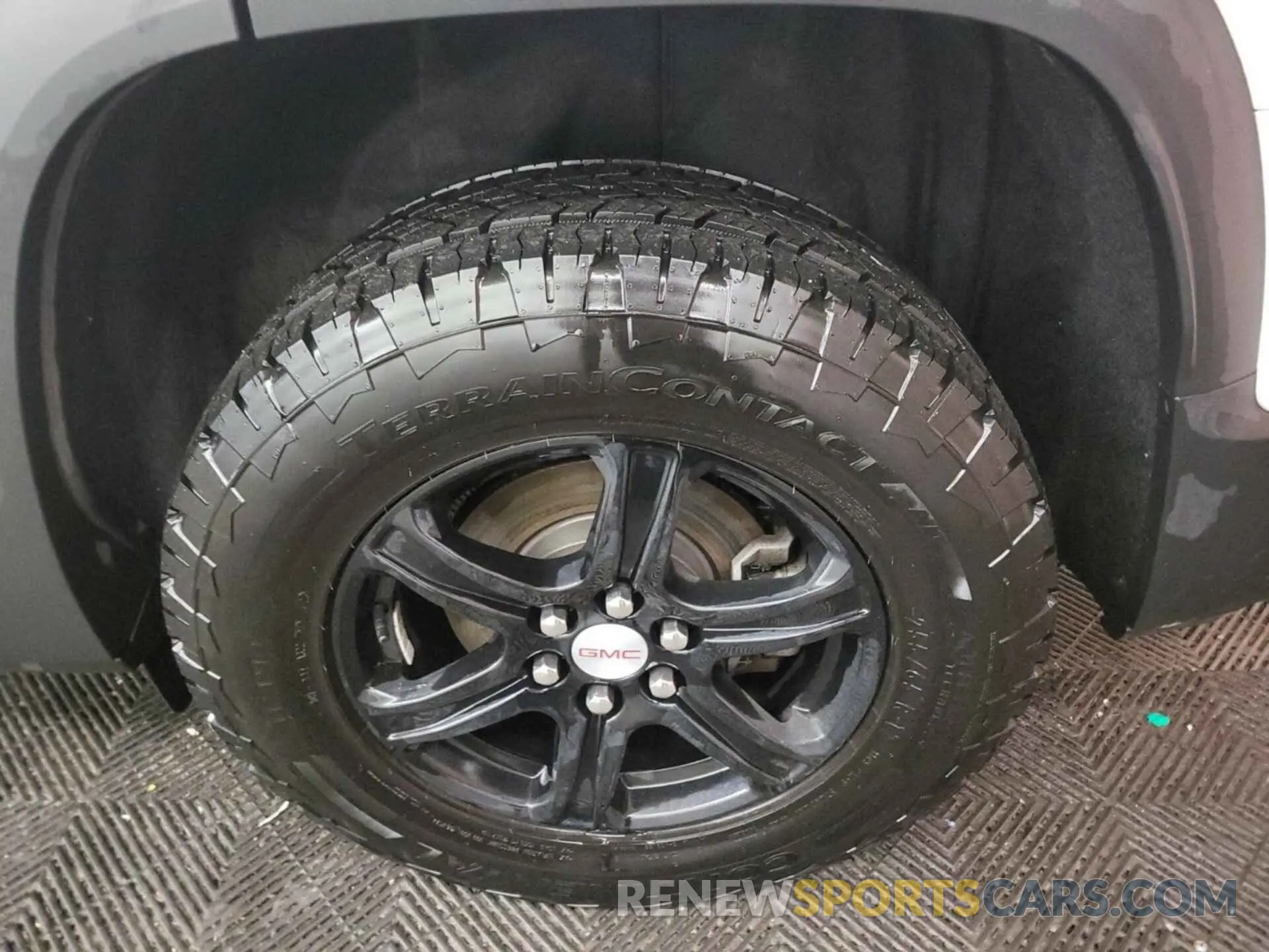 2 Photograph of a damaged car 1GKKNLLS8NZ129037 GMC ACADIA 2022