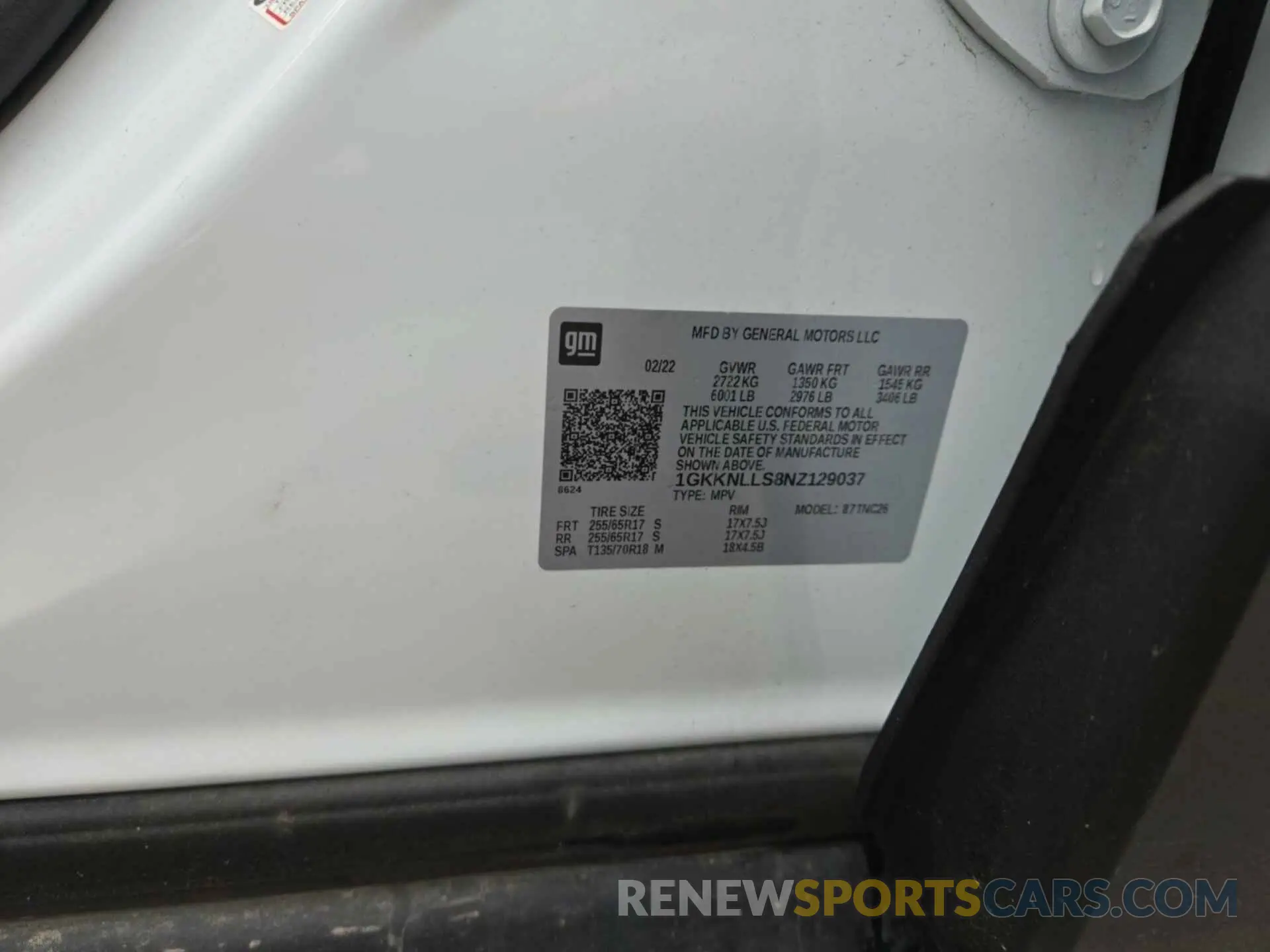 22 Photograph of a damaged car 1GKKNLLS8NZ129037 GMC ACADIA 2022