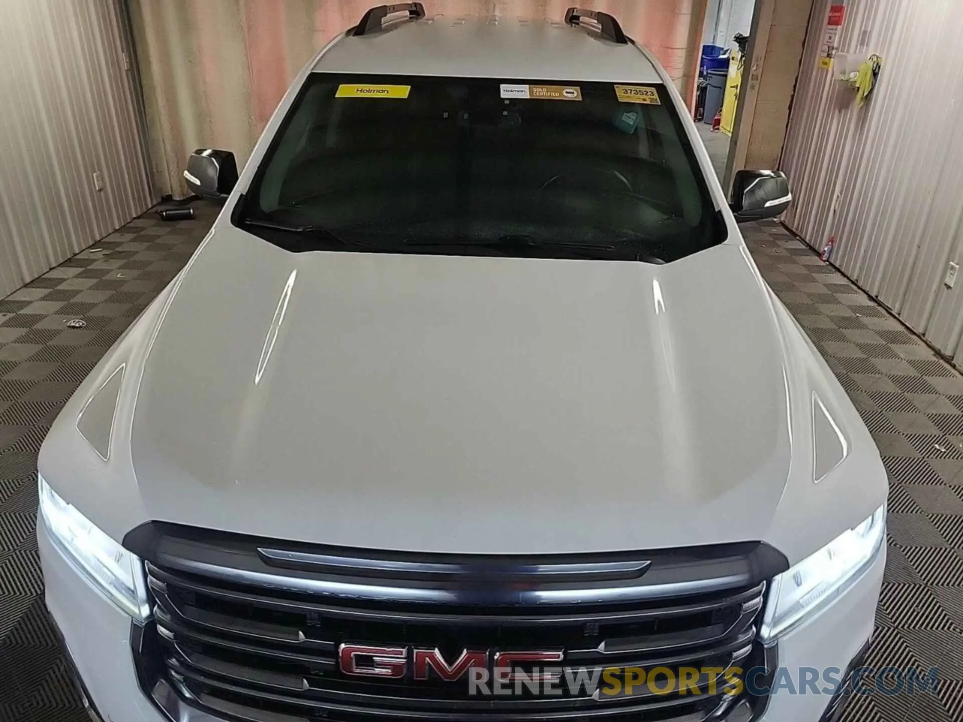 25 Photograph of a damaged car 1GKKNLLS8NZ129037 GMC ACADIA 2022