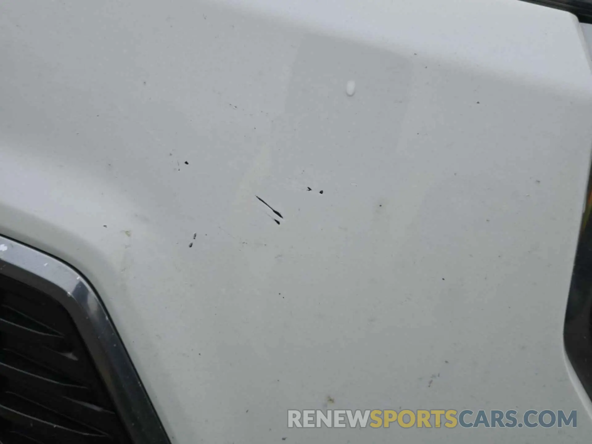 28 Photograph of a damaged car 1GKKNLLS8NZ129037 GMC ACADIA 2022