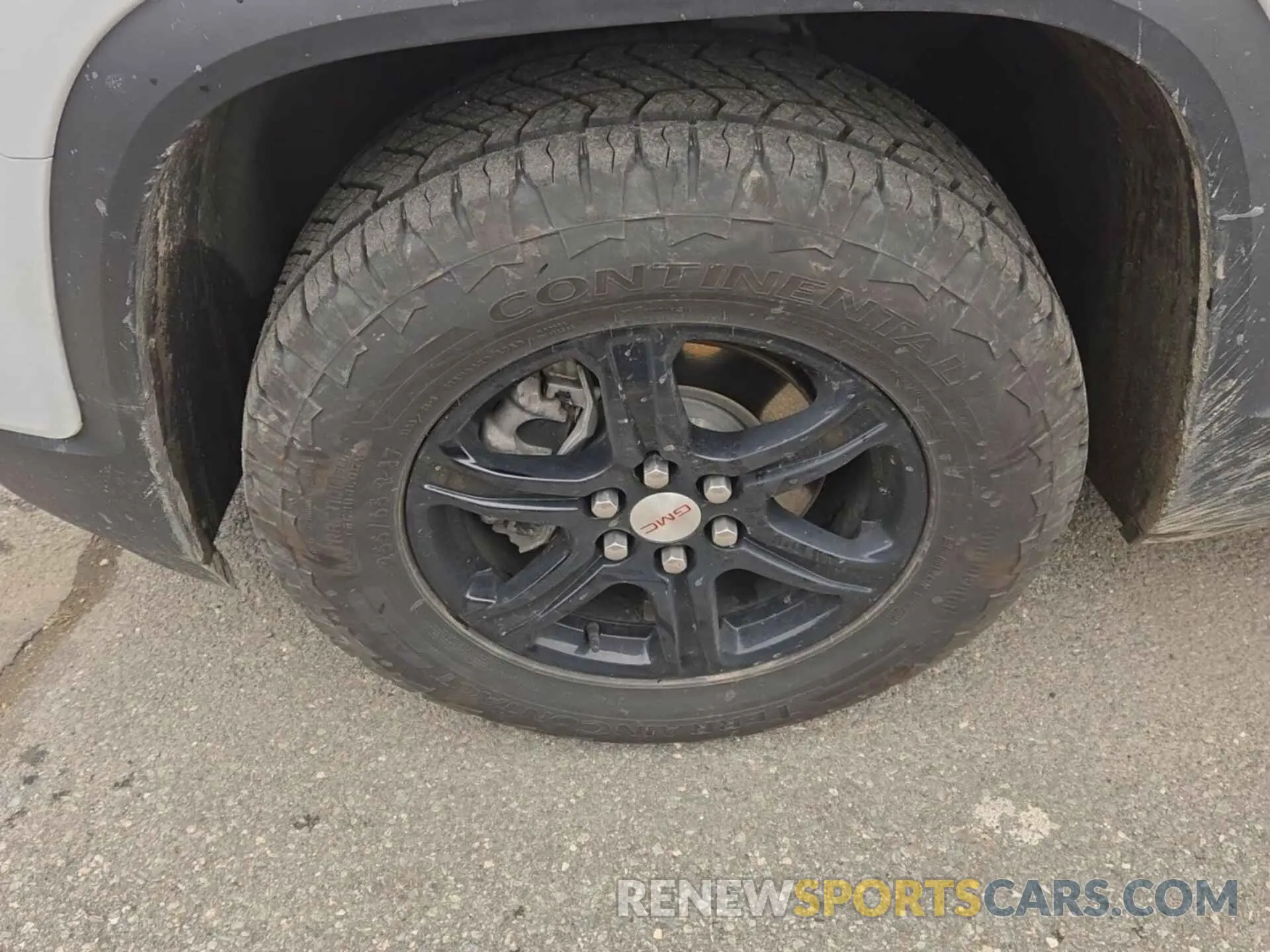 30 Photograph of a damaged car 1GKKNLLS8NZ129037 GMC ACADIA 2022