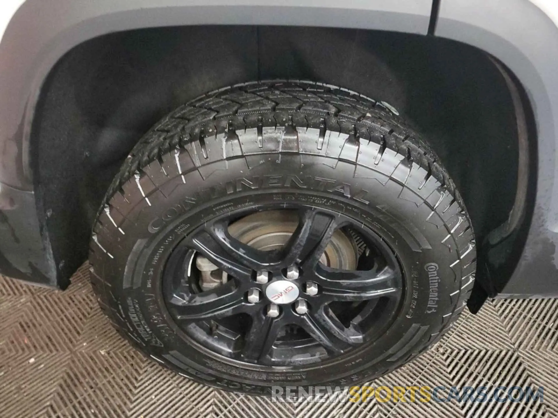 38 Photograph of a damaged car 1GKKNLLS8NZ129037 GMC ACADIA 2022