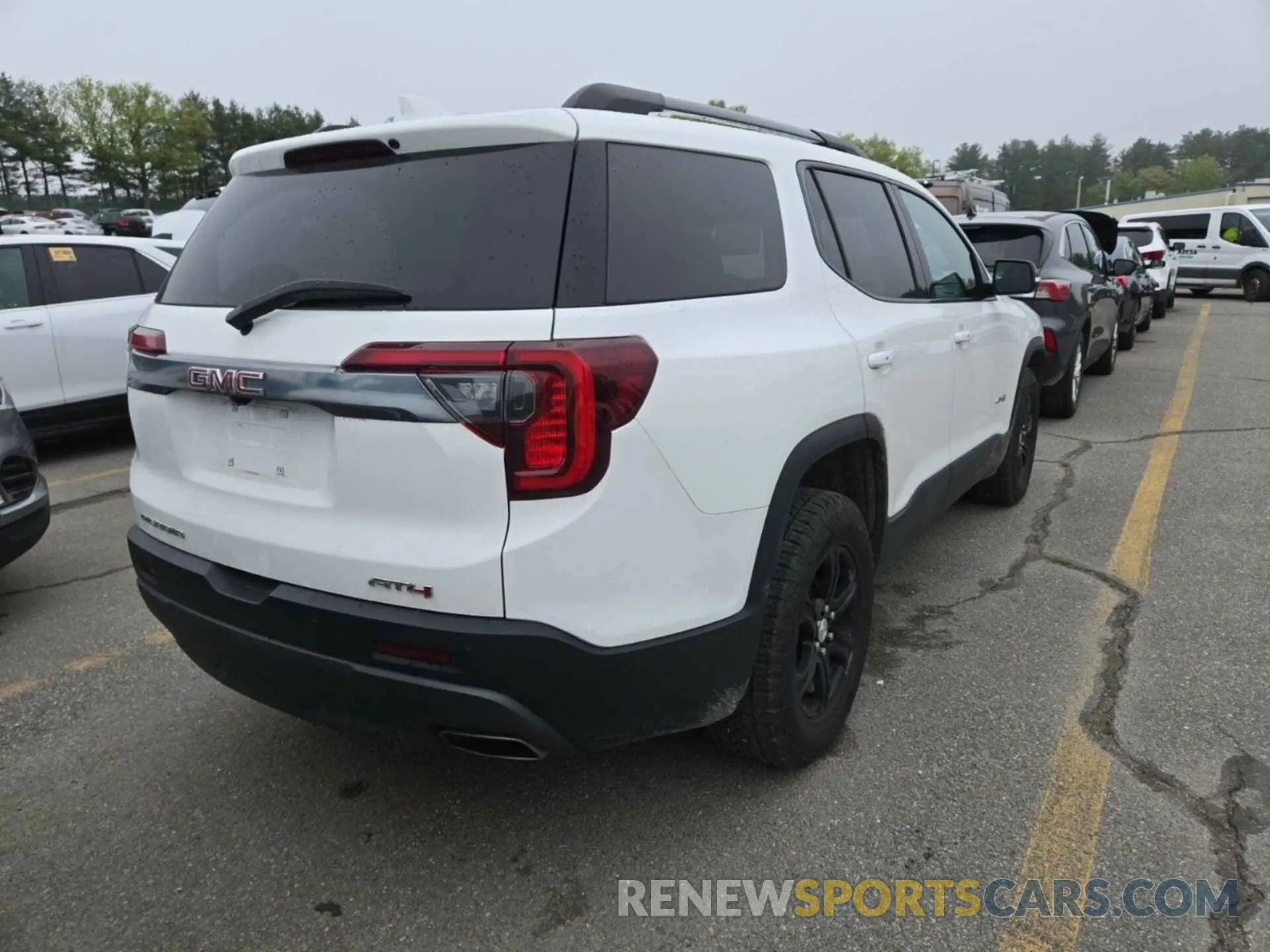 40 Photograph of a damaged car 1GKKNLLS8NZ129037 GMC ACADIA 2022