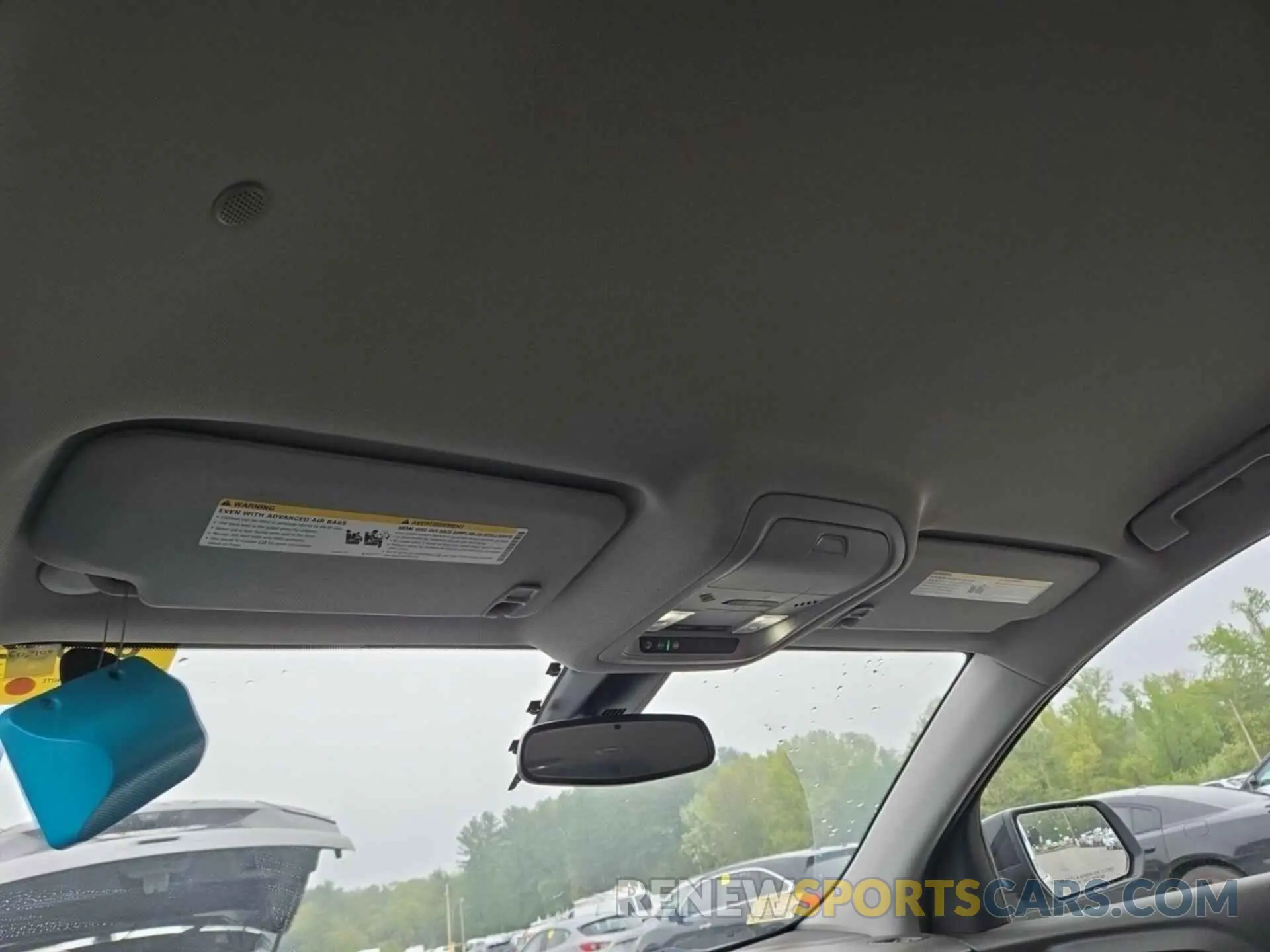 5 Photograph of a damaged car 1GKKNLLS8NZ129037 GMC ACADIA 2022