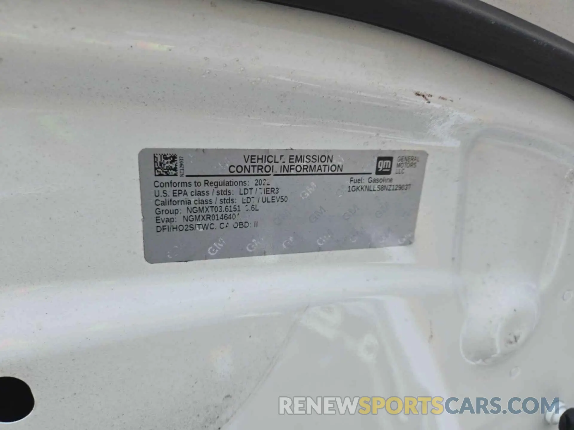 7 Photograph of a damaged car 1GKKNLLS8NZ129037 GMC ACADIA 2022