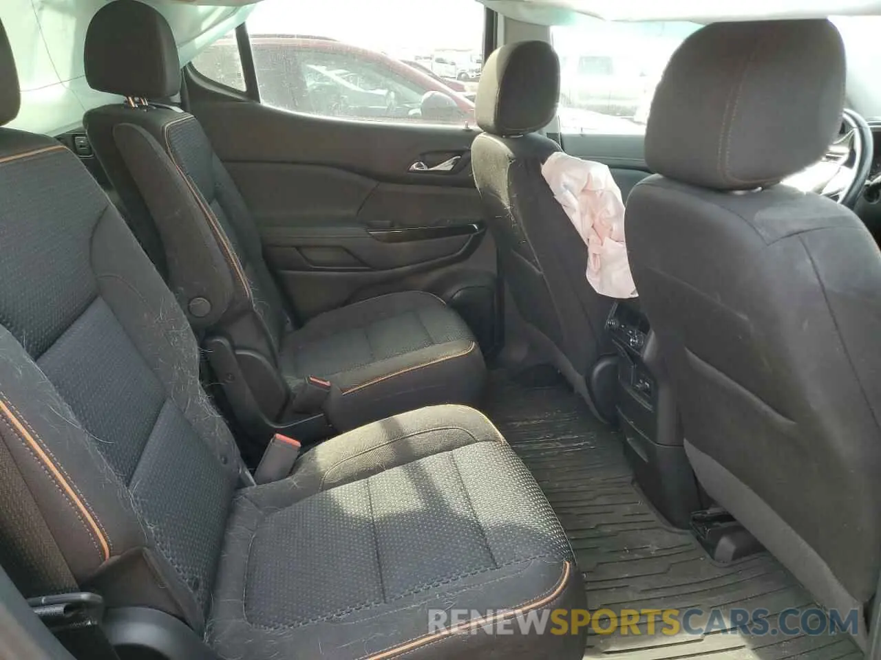 11 Photograph of a damaged car 1GKKNLLSXNZ138581 GMC ACADIA 2022