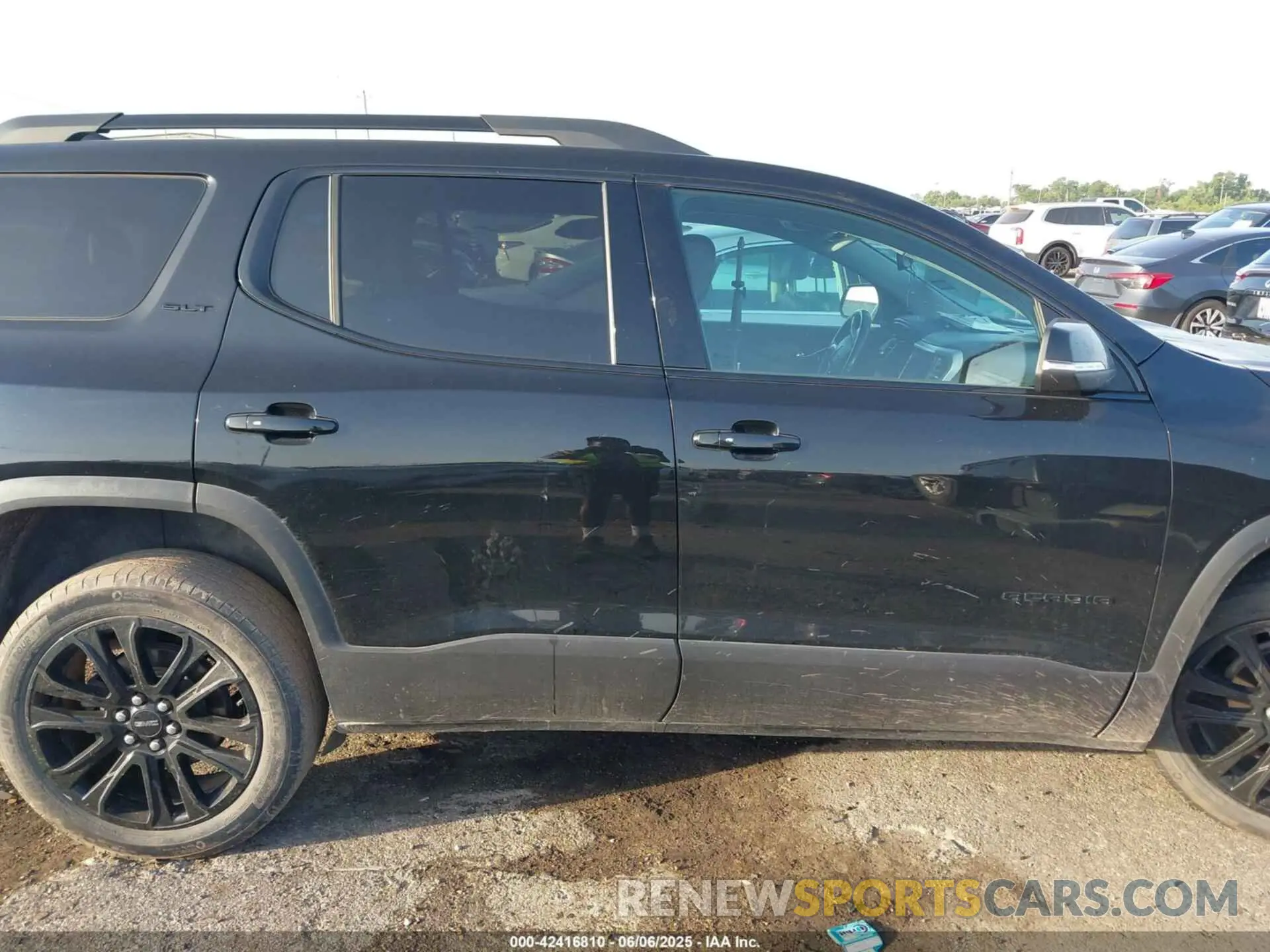 13 Photograph of a damaged car 1GKKNML40NZ147166 GMC ACADIA 2022