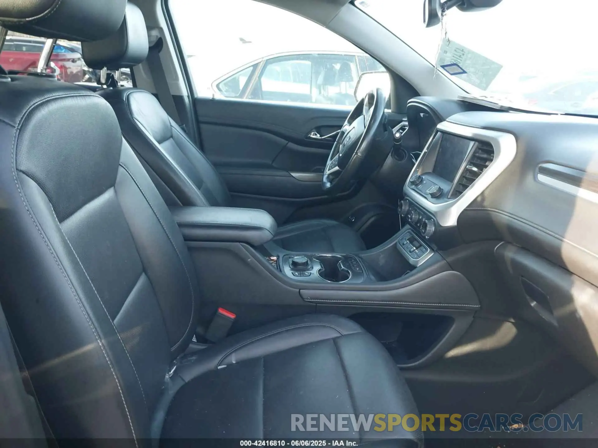 5 Photograph of a damaged car 1GKKNML40NZ147166 GMC ACADIA 2022