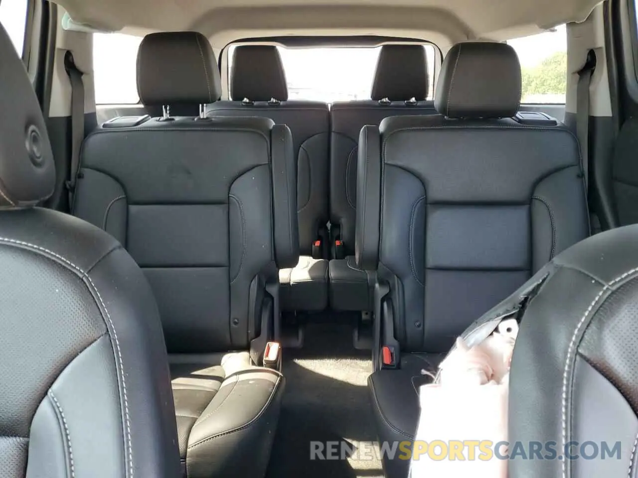10 Photograph of a damaged car 1GKKNML42NZ146603 GMC ACADIA 2022