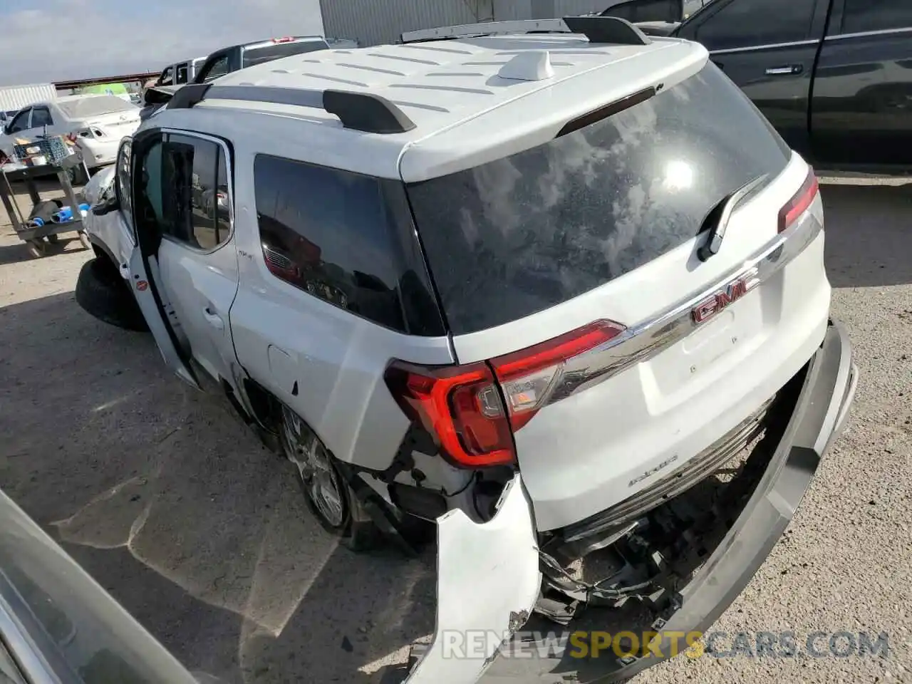 2 Photograph of a damaged car 1GKKNML49NZ162300 GMC ACADIA 2022