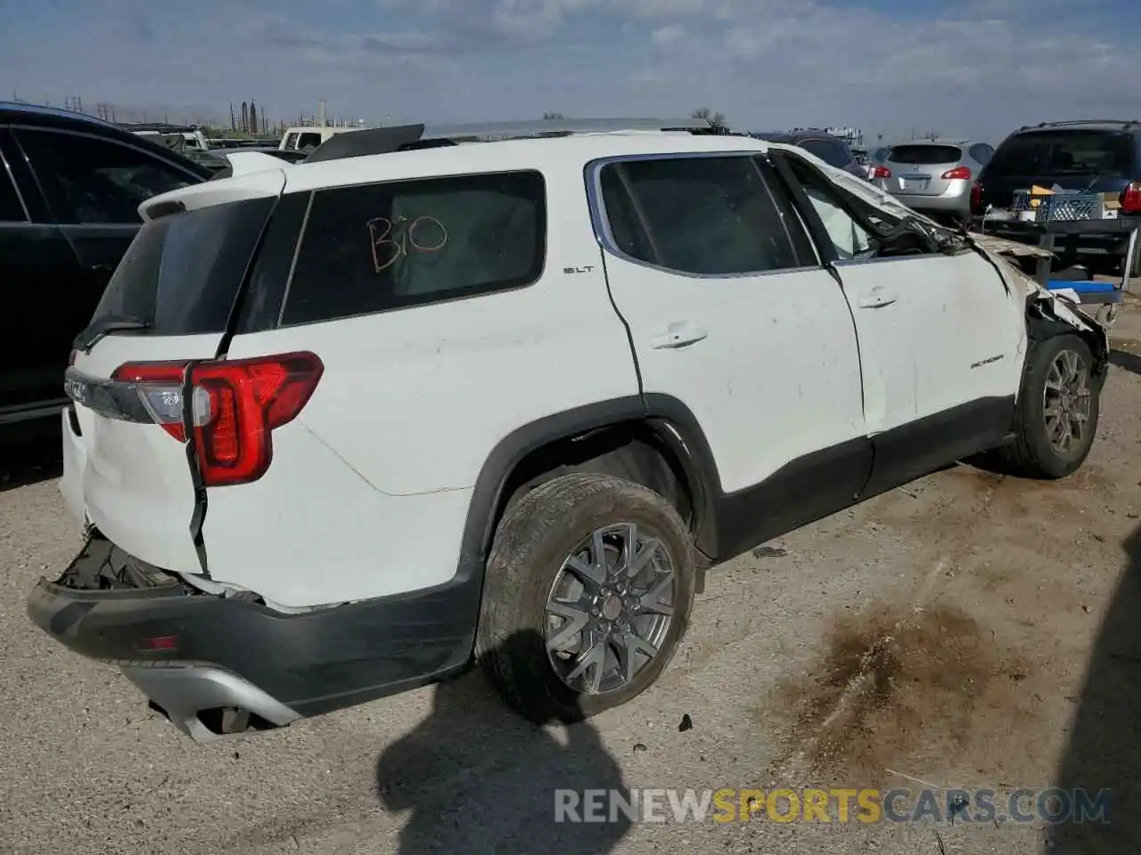 3 Photograph of a damaged car 1GKKNML49NZ162300 GMC ACADIA 2022