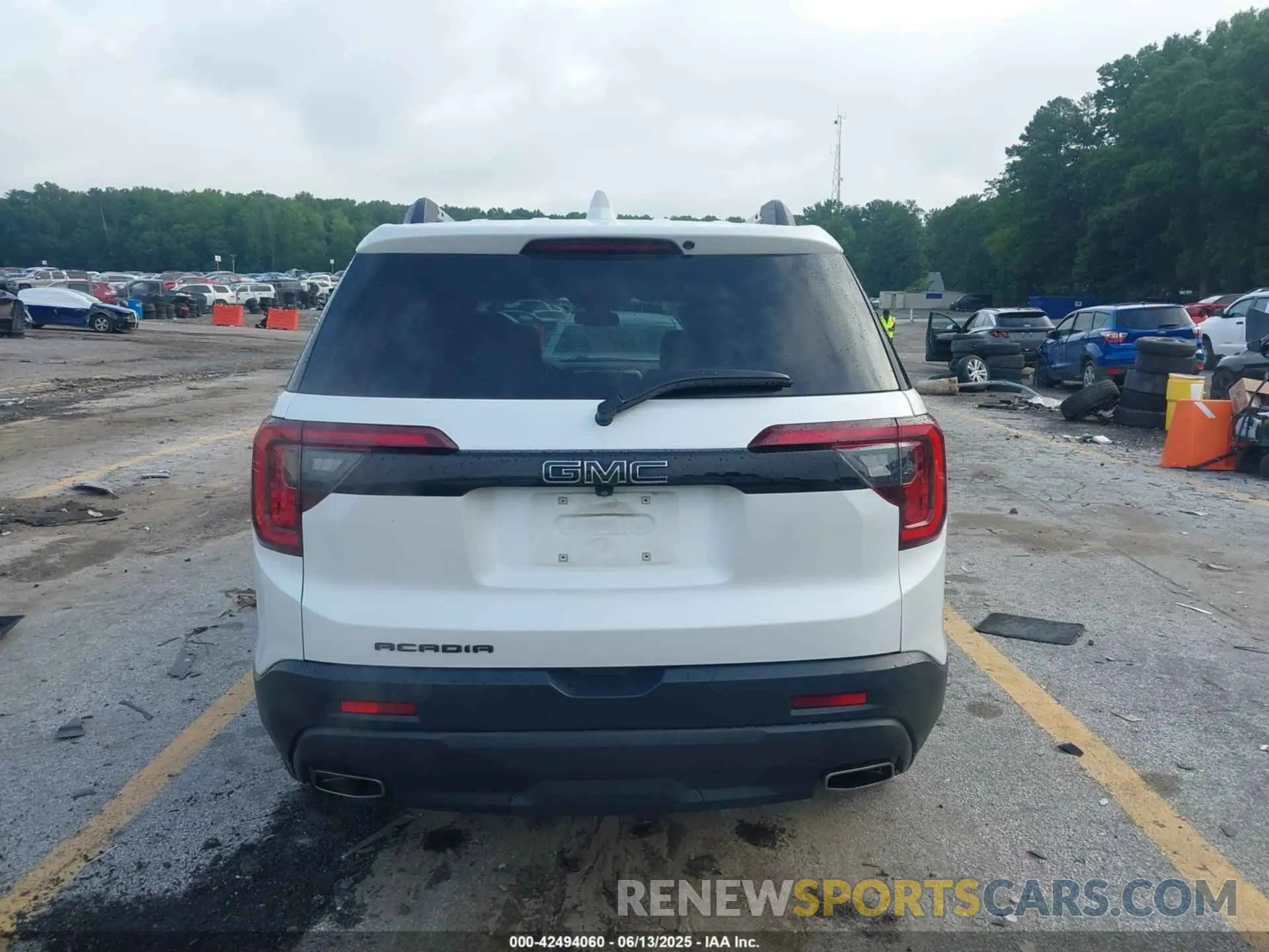 16 Photograph of a damaged car 1GKKNMLS0NZ175371 GMC ACADIA 2022