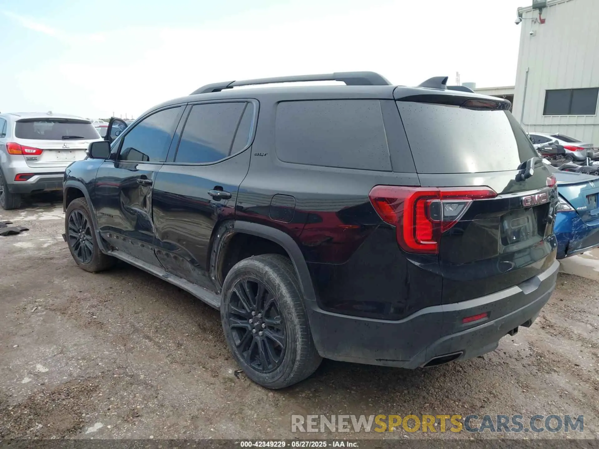 3 Photograph of a damaged car 1GKKNMLS1NZ175069 GMC ACADIA 2022