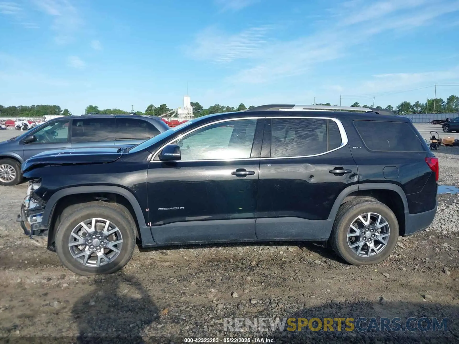 15 Photograph of a damaged car 1GKKNMLS3NZ160962 GMC ACADIA 2022