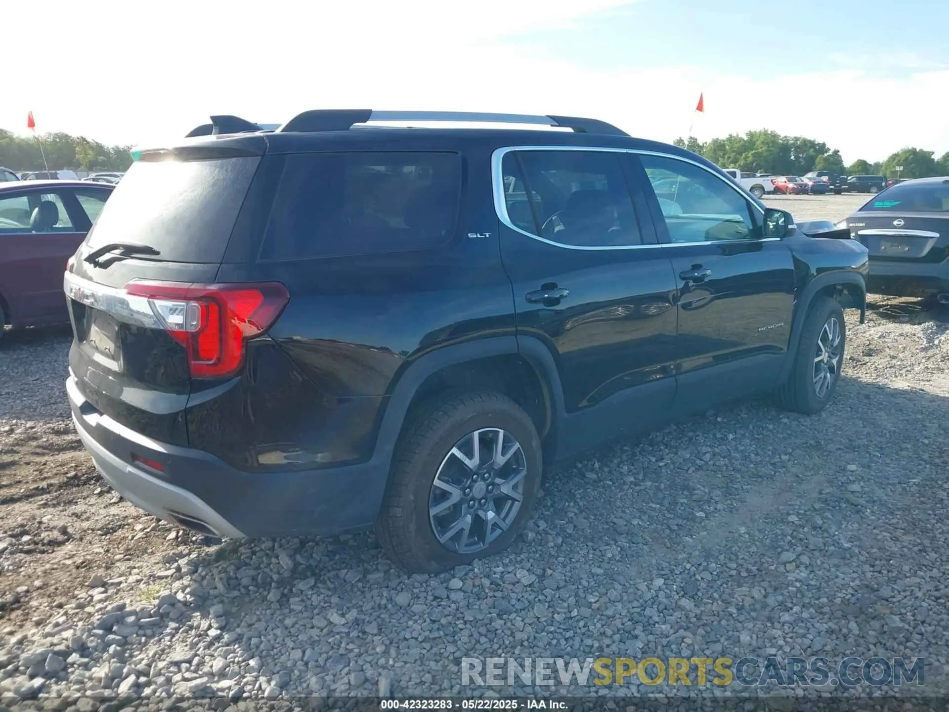 4 Photograph of a damaged car 1GKKNMLS3NZ160962 GMC ACADIA 2022