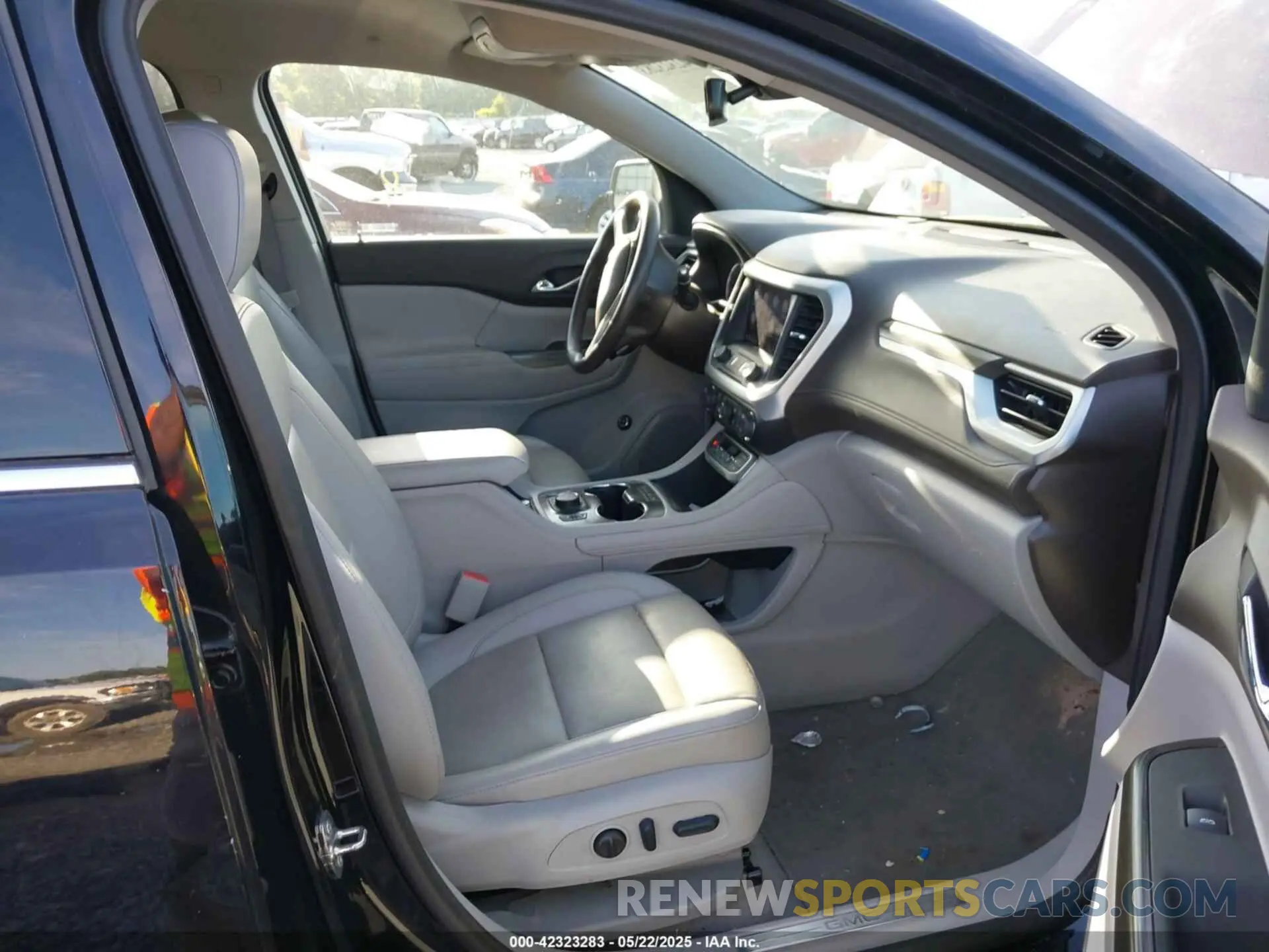 5 Photograph of a damaged car 1GKKNMLS3NZ160962 GMC ACADIA 2022