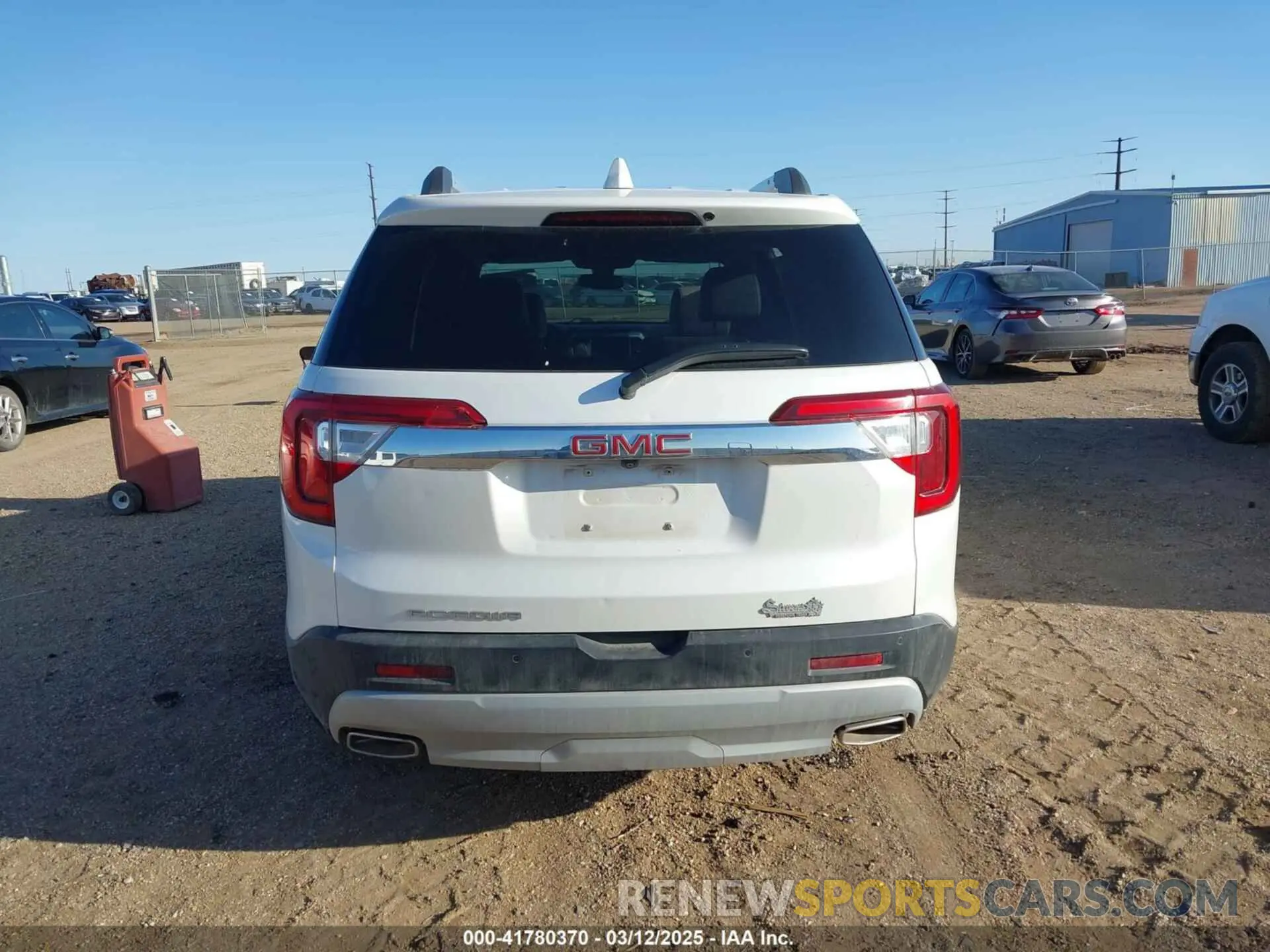 16 Photograph of a damaged car 1GKKNMLS6NZ111299 GMC ACADIA 2022