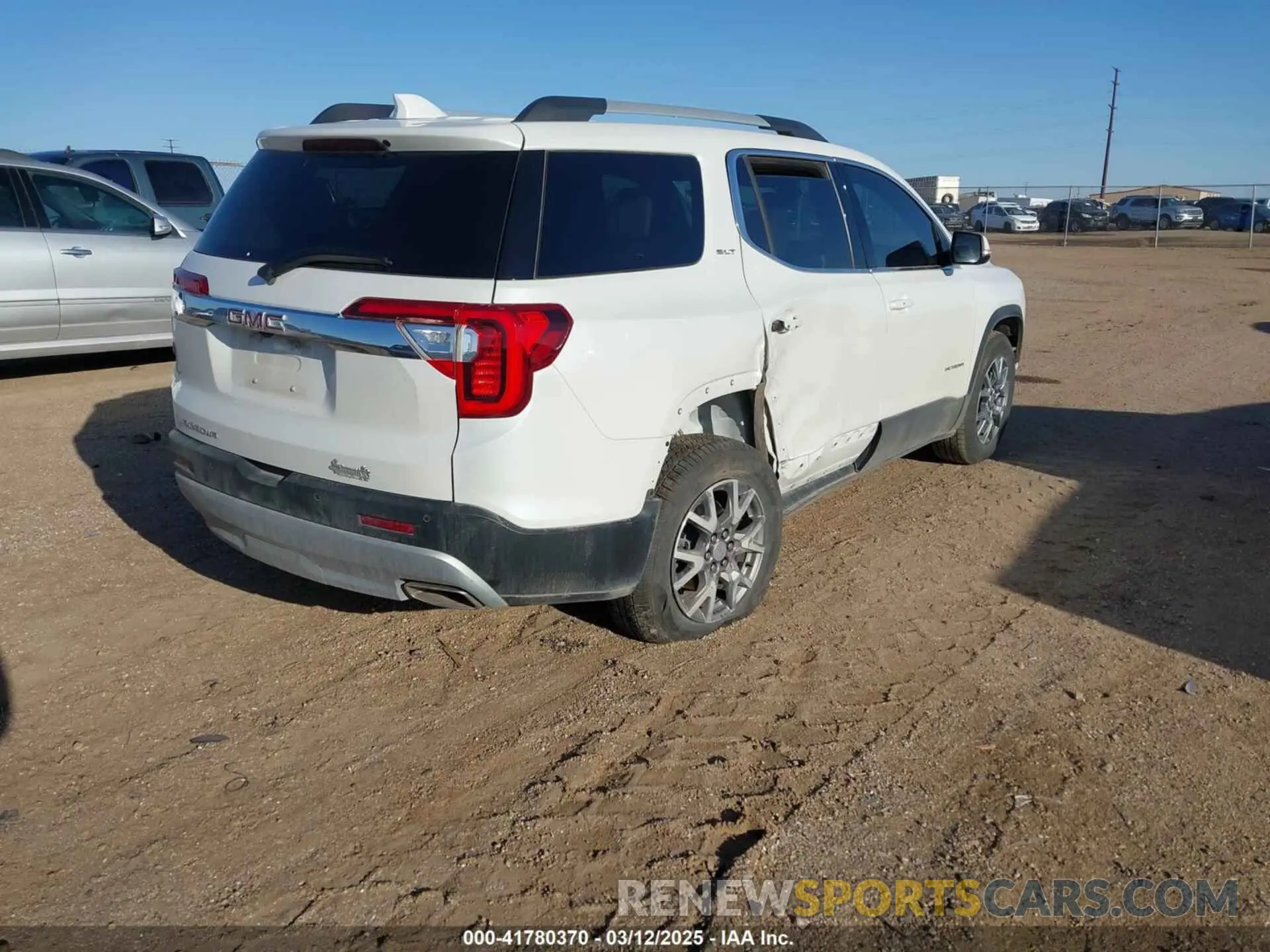 4 Photograph of a damaged car 1GKKNMLS6NZ111299 GMC ACADIA 2022