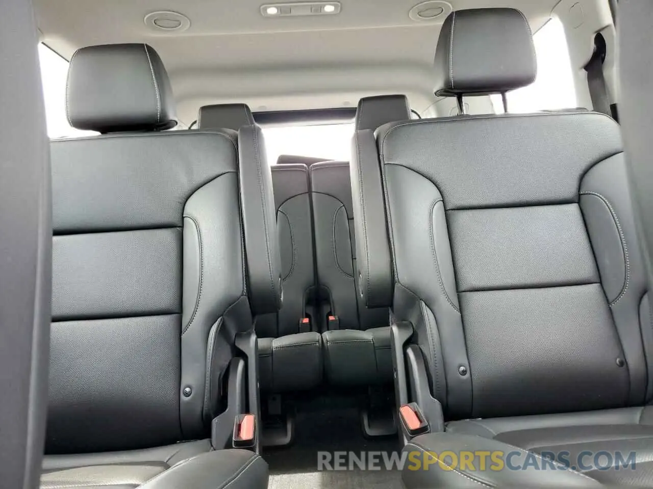 10 Photograph of a damaged car 1GKKNMLS9NZ153675 GMC ACADIA 2022