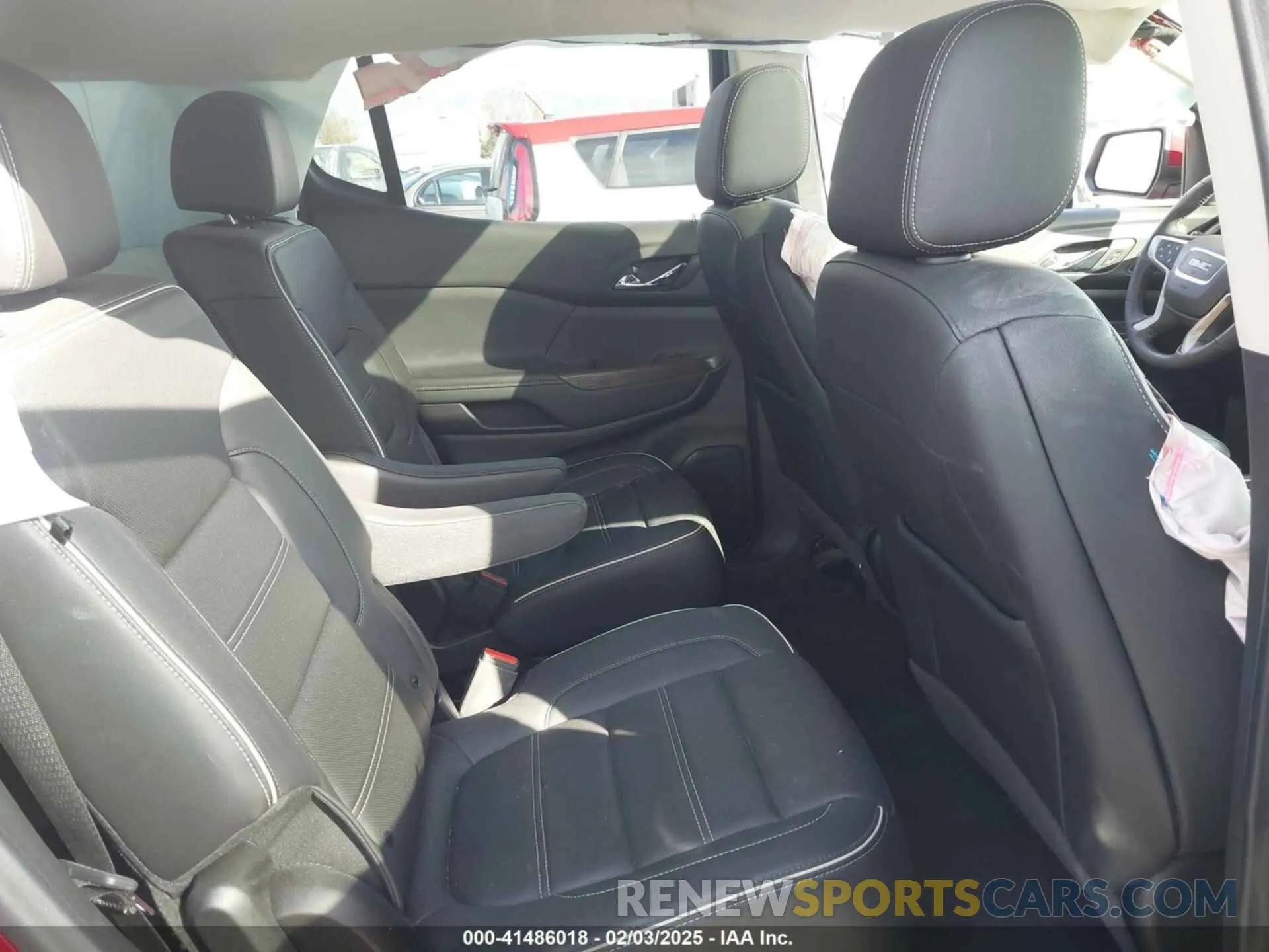 8 Photograph of a damaged car 1GKKNPLS7NZ139033 GMC ACADIA 2022